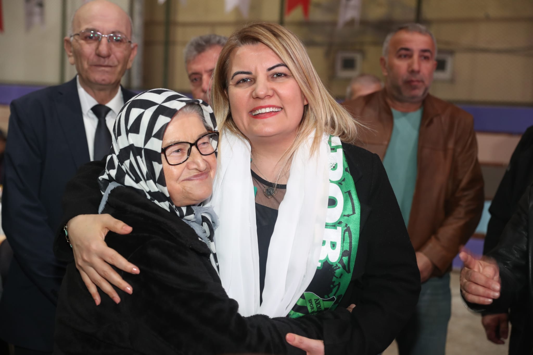 Baskan Hürriyet, halk iftarinda Akmeseliler ile bulustu (2)