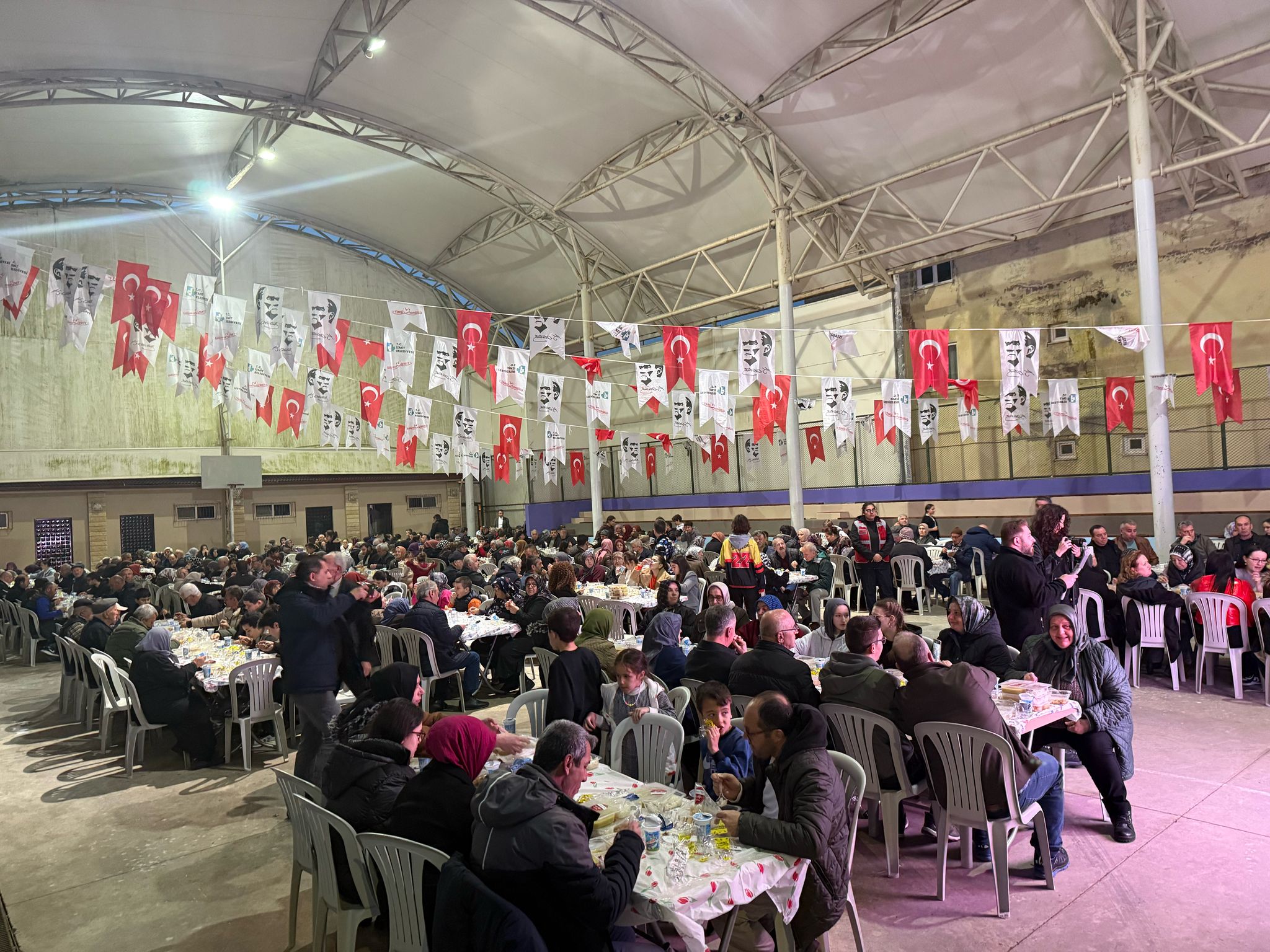 Baskan Hürriyet, halk iftarinda Akmeseliler ile bulustu (5)