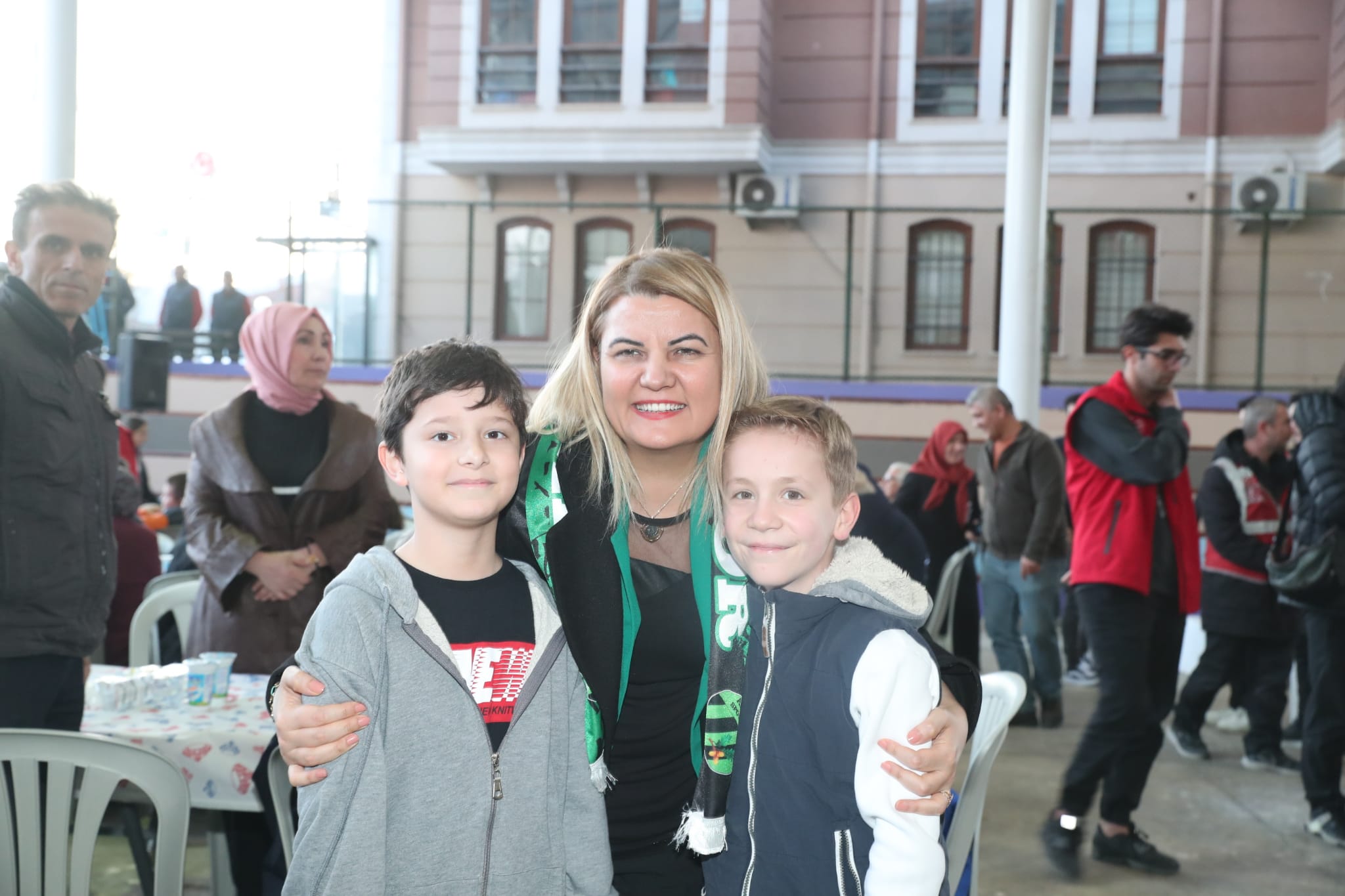 Baskan Hürriyet, halk iftarinda Akmeseliler ile bulustu (6)