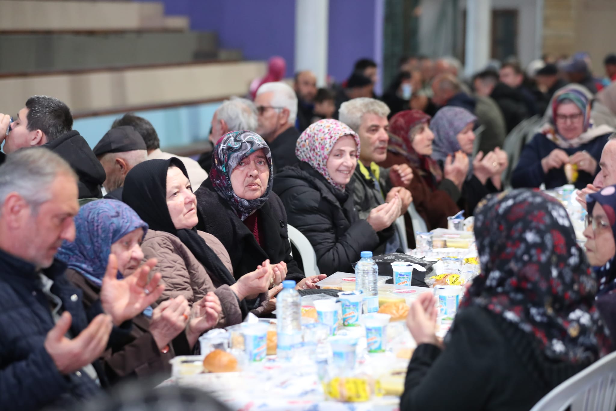 Baskan Hürriyet, halk iftarinda Akmeseliler ile bulustu (8)