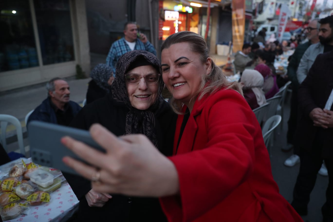 Başkan Hürriyet, halk iftarında Kuruçeşmelilerle bir araya geldi (3)