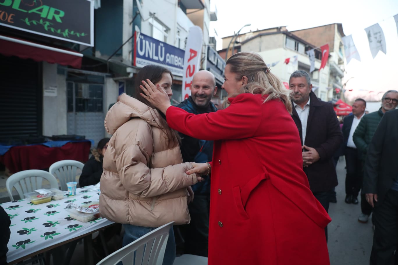 Başkan Hürriyet, halk iftarında Kuruçeşmelilerle bir araya geldi (4)