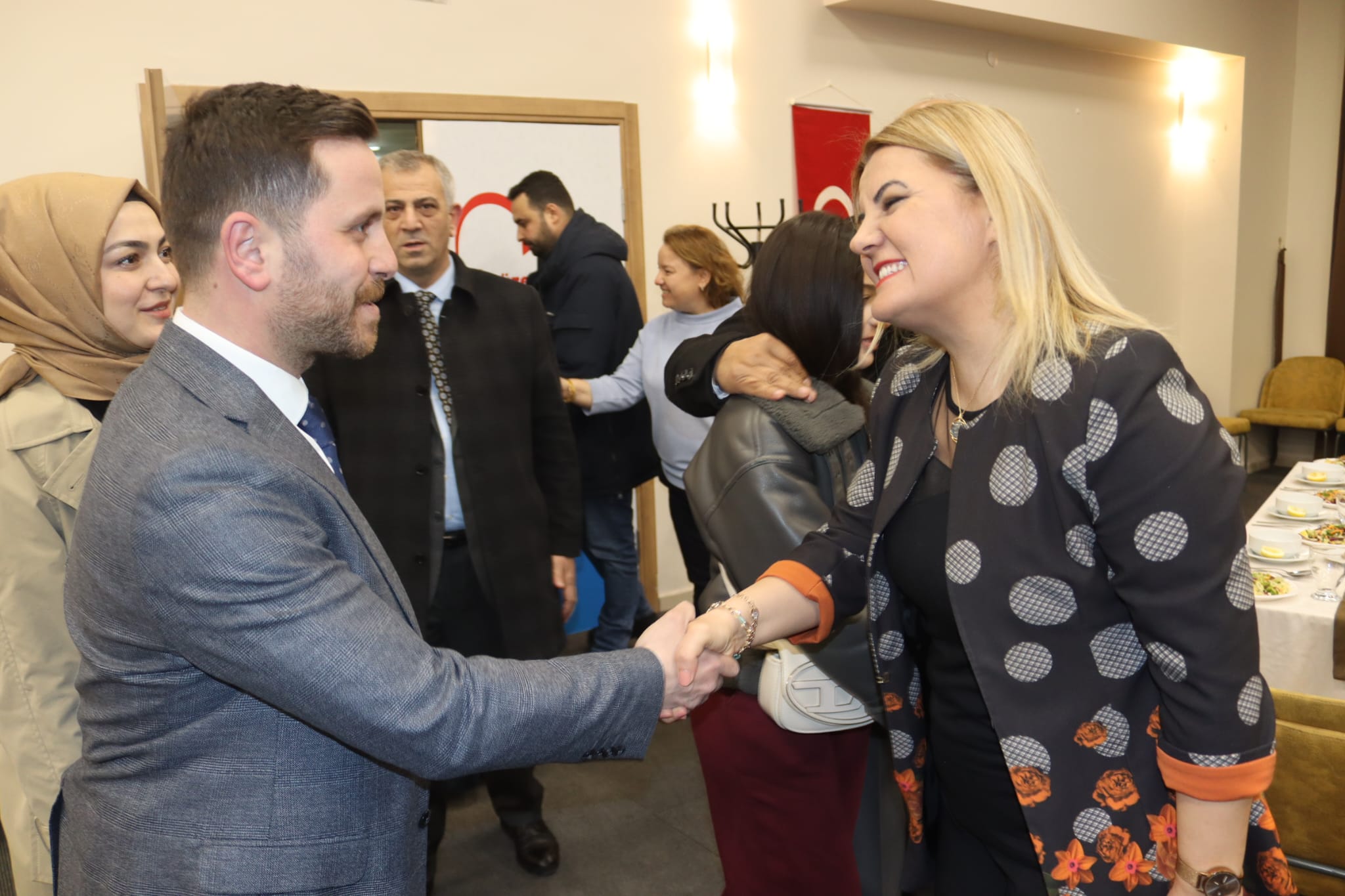 Baskan Hürriyet, meclis üyeleri ve ailelerini iftarda agirladi (8)