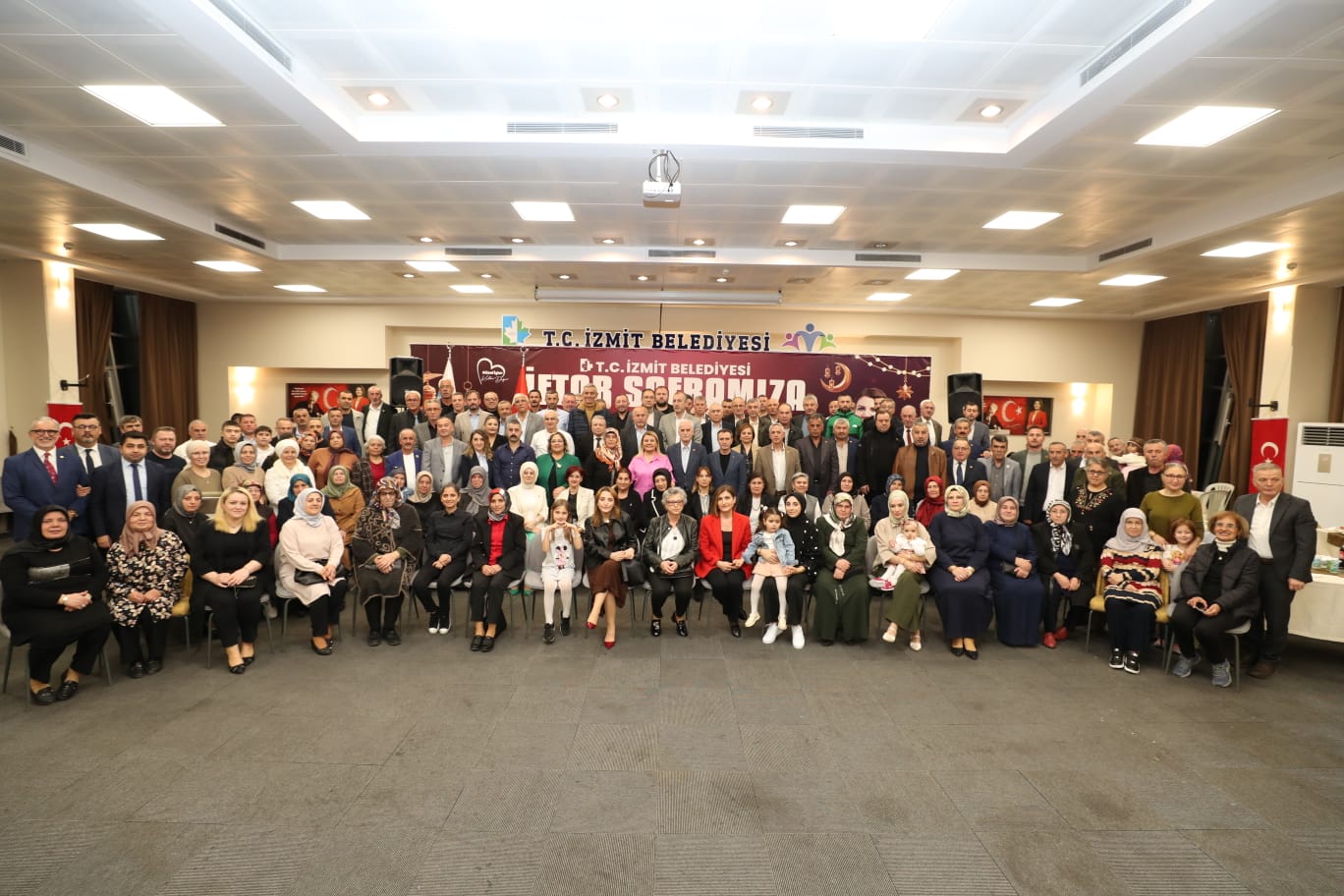 Başkan Hürriyet, muhtarlarla iftar programında buluştu (6)