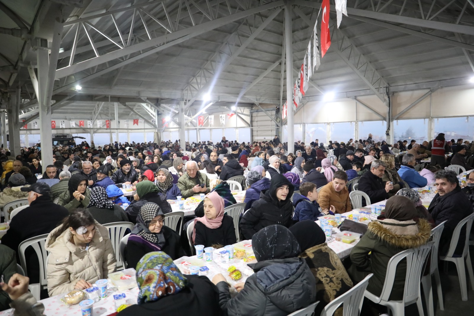 Hürriyet, Halk İftarında Ayazmalı vatandaşlarla buluştu (7)
