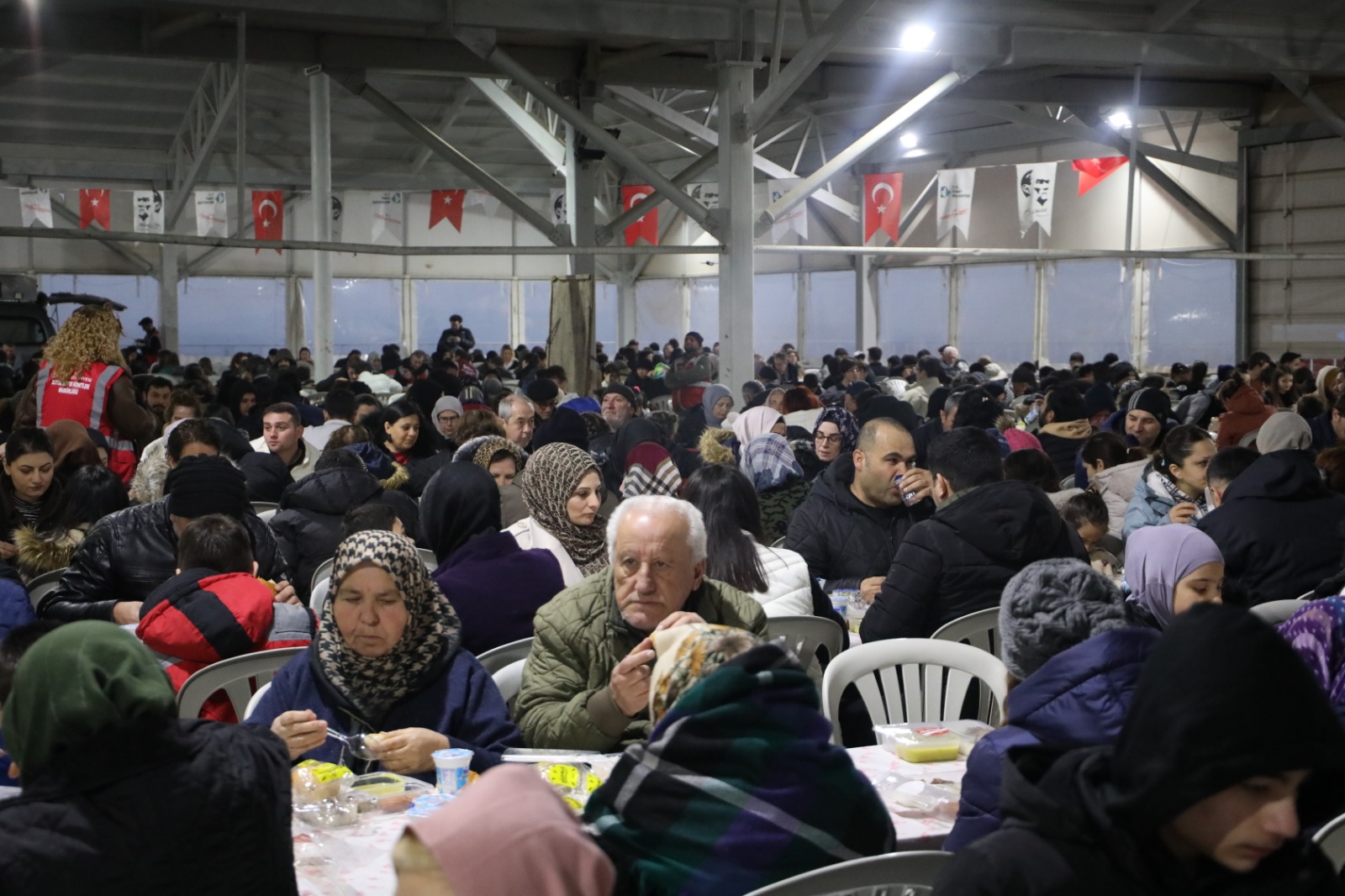 Hürriyet, Halk İftarında Ayazmalı vatandaşlarla buluştu (8)