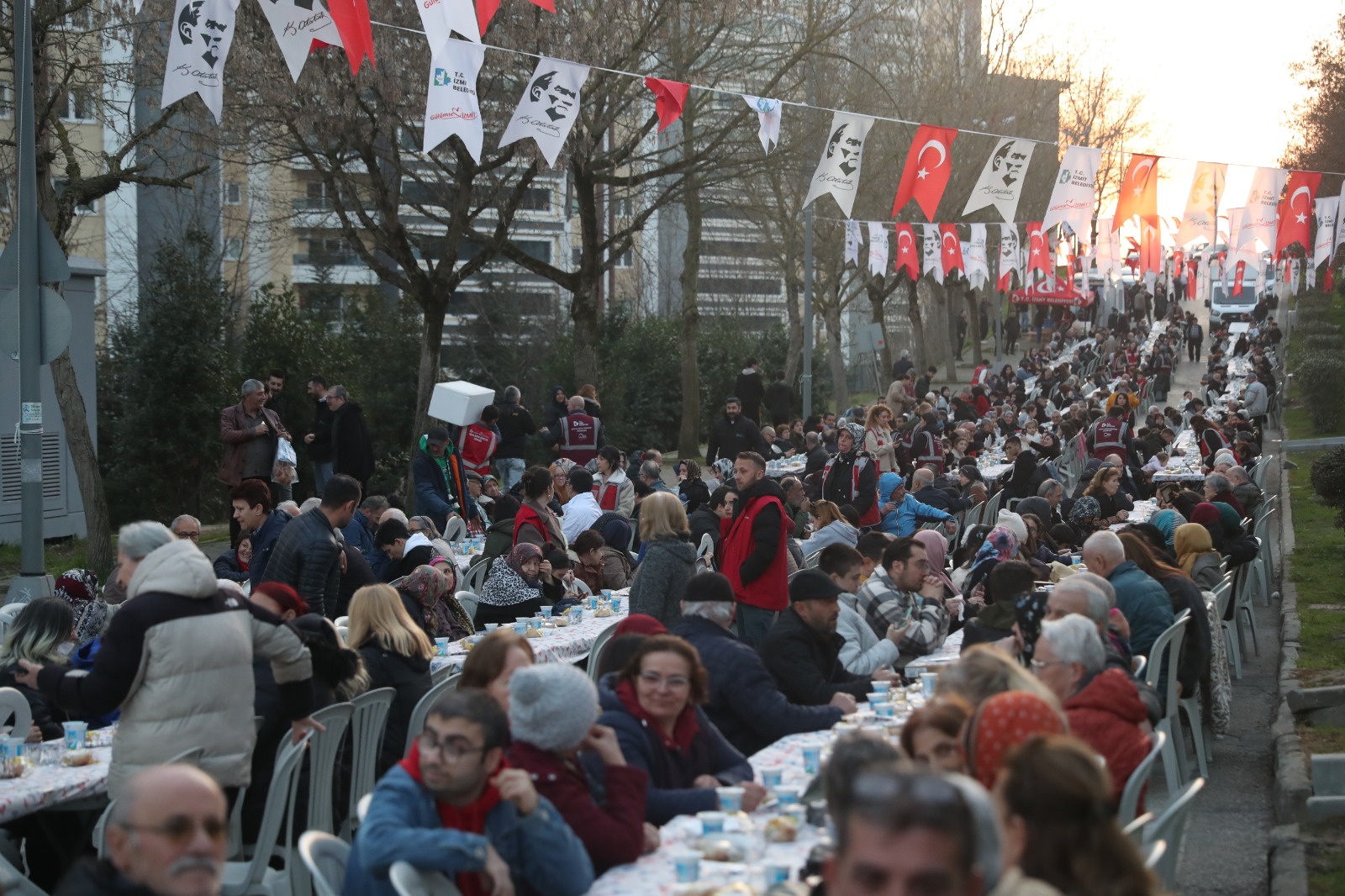 Hürriyet, halk iftarında Yuvam Akarca’da vatandaşlarla buluştu (2)