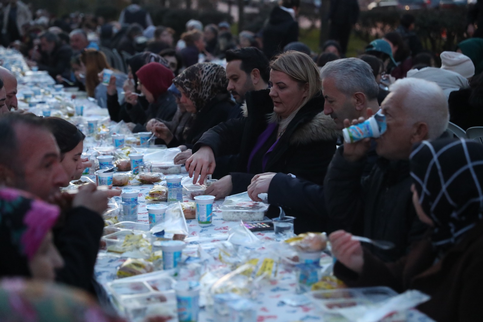 Hürriyet, halk iftarında Yuvam Akarca’da vatandaşlarla buluştu (3)