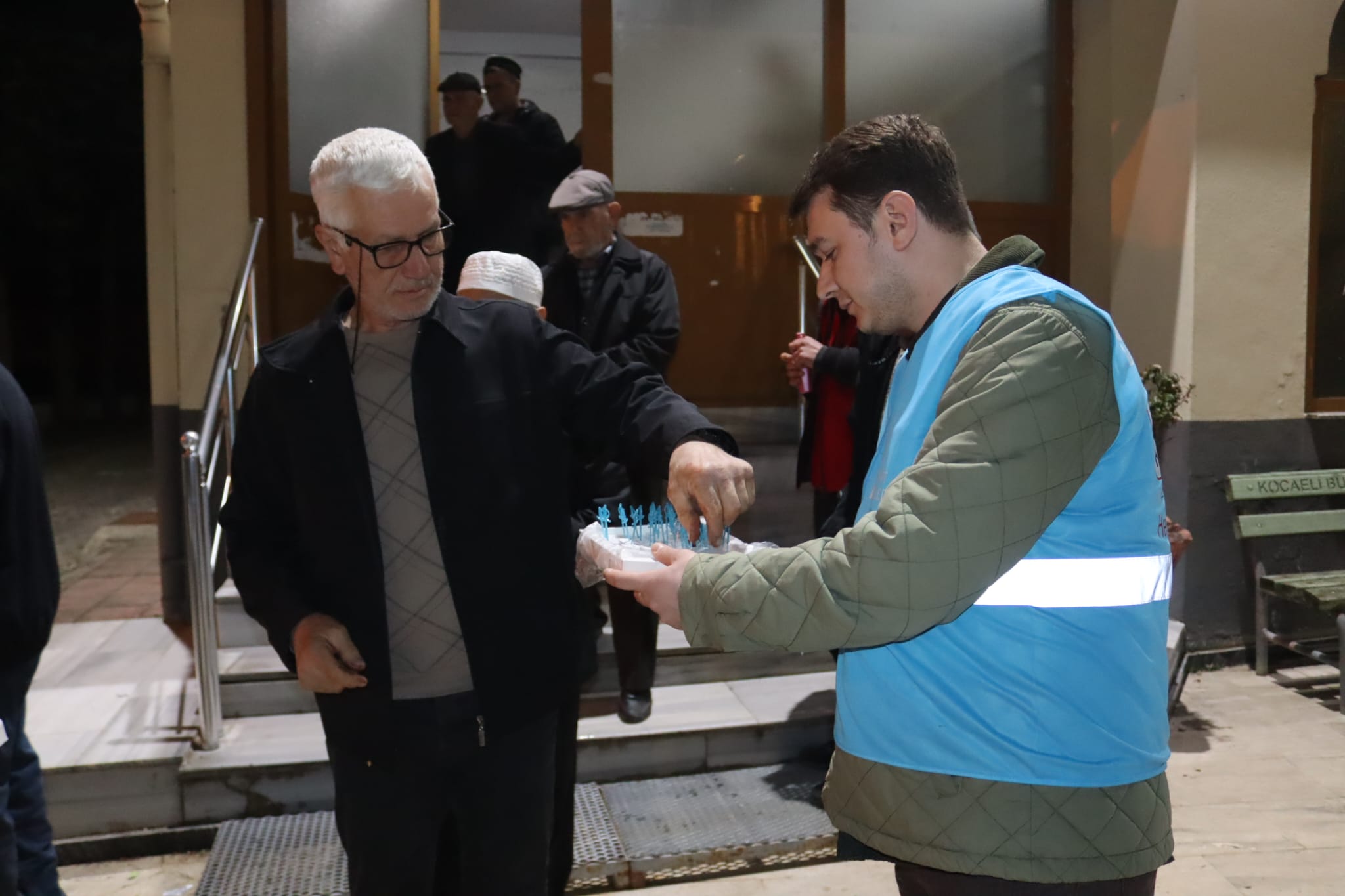 İzmit Belediyesi, Akmeşe Merkez Cami’nde cemaat ile buluştu (7)