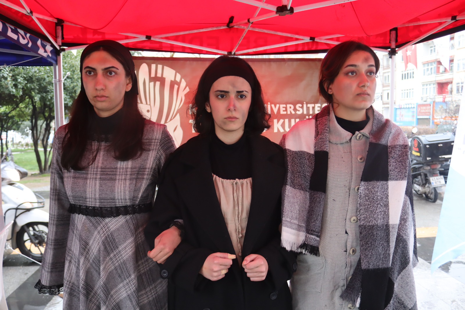 İzmit Belediyesi Bi Dünya Kadın canlı heykel sergisi gerçekleştirecek (2)