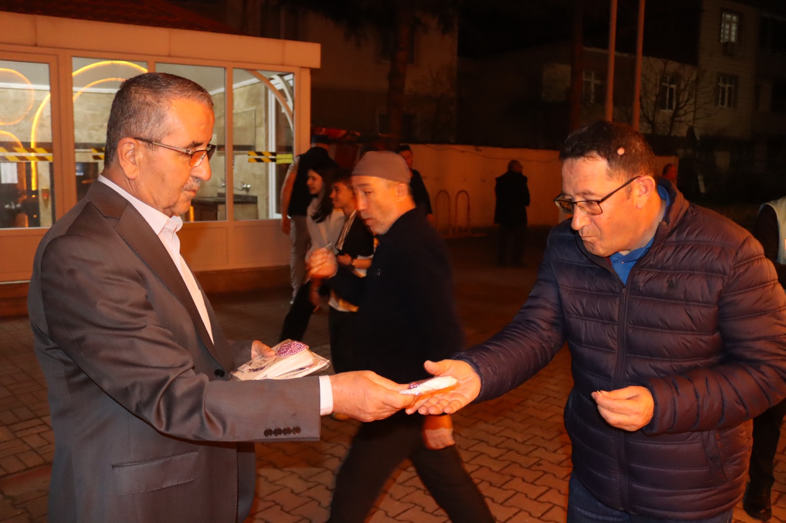 İzmit Belediyesi, Yenişehir Rahmet Camii’nde cemaat ile buluştu (2)