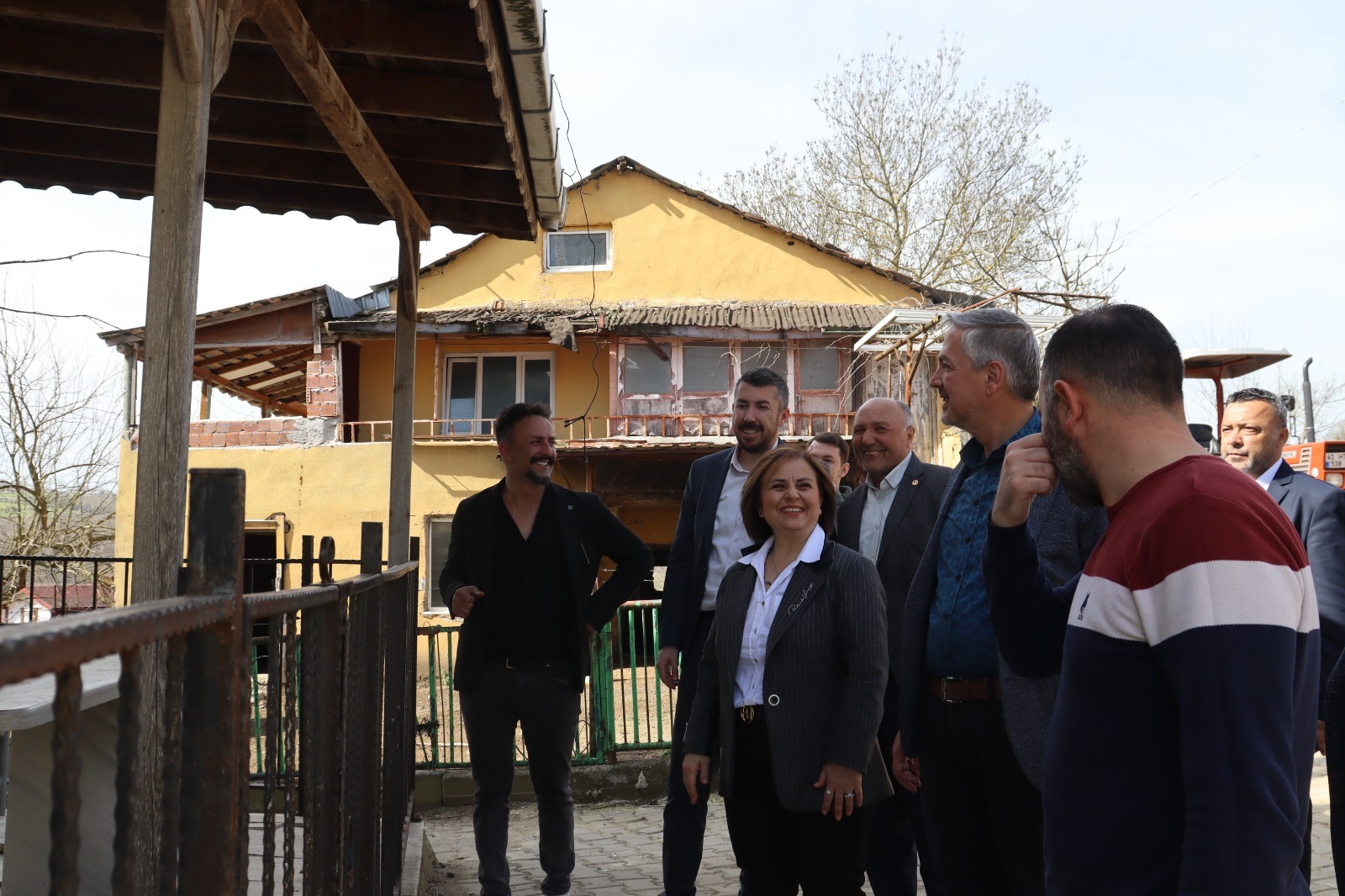 İzmit Belediyesi ailesi Gökçeören sakinlerinin taleplerini dinledi (2)