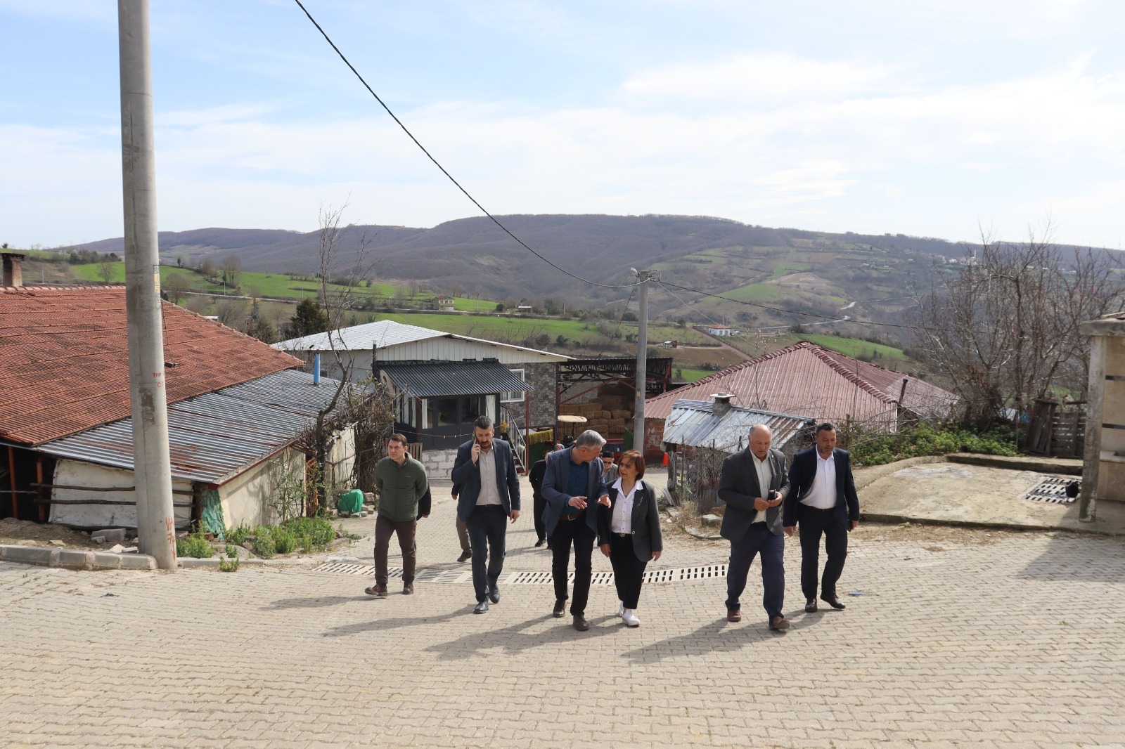 İzmit Belediyesi ailesi Gökçeören sakinlerinin taleplerini dinledi (5)