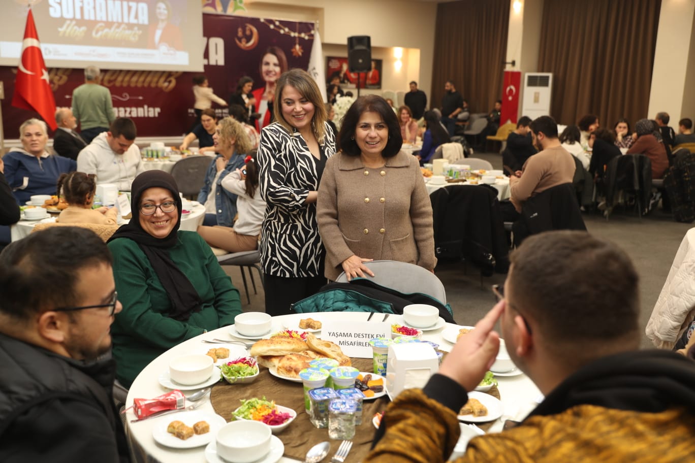 Izmit Belediyesi özel bireyler ve aileleriyle iftarda bulustu (1)