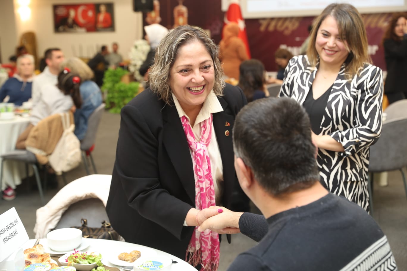 Izmit Belediyesi özel bireyler ve aileleriyle iftarda bulustu (2)