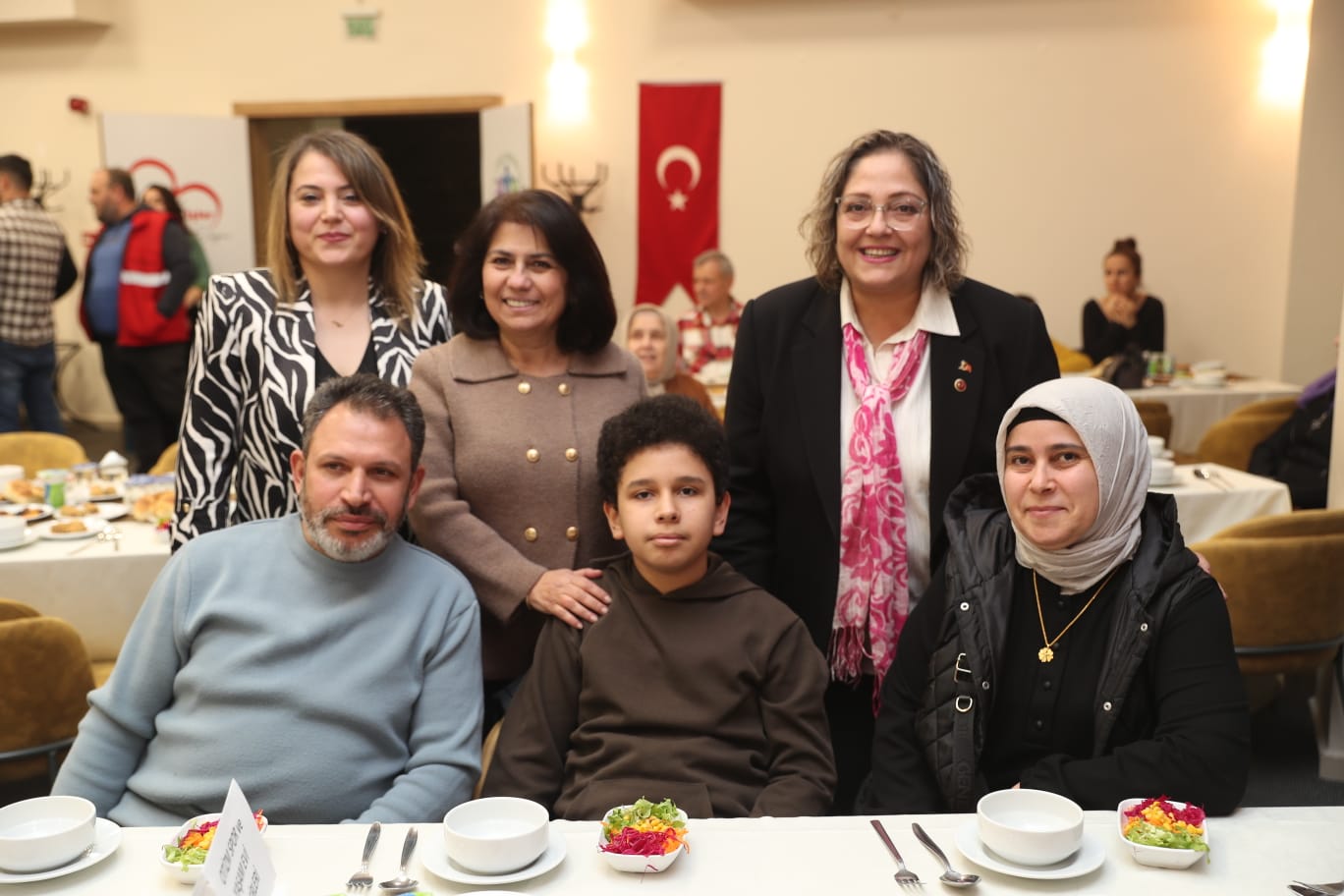 Izmit Belediyesi özel bireyler ve aileleriyle iftarda bulustu (5)