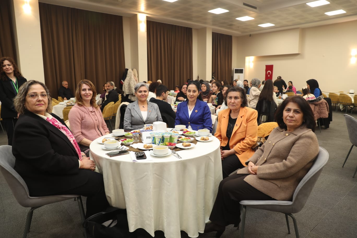 Izmit Belediyesi özel bireyler ve aileleriyle iftarda bulustu (8)