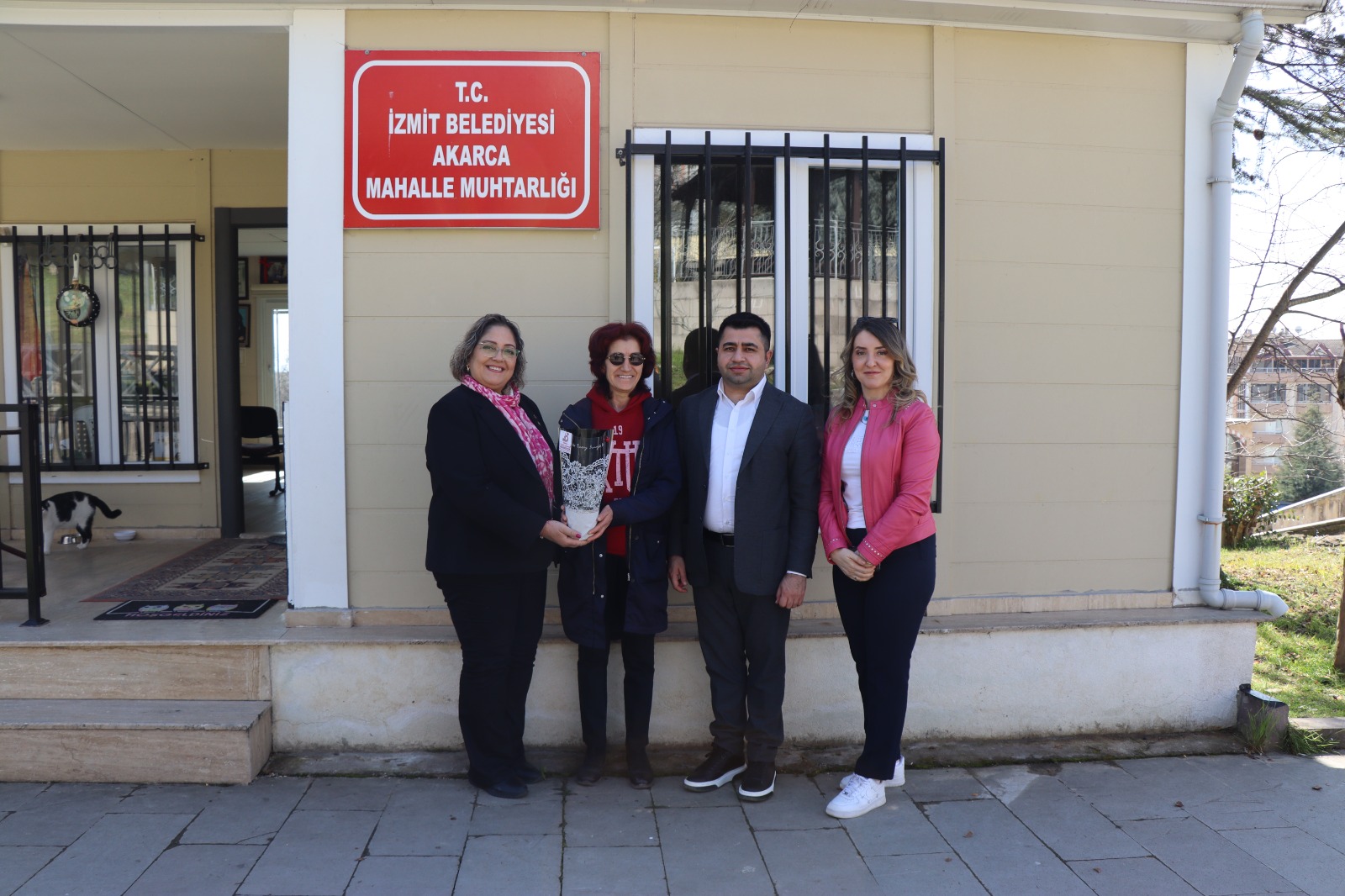 İzmit Belediyesinden kadın muhtarlara 8 Mart ziyareti (10)