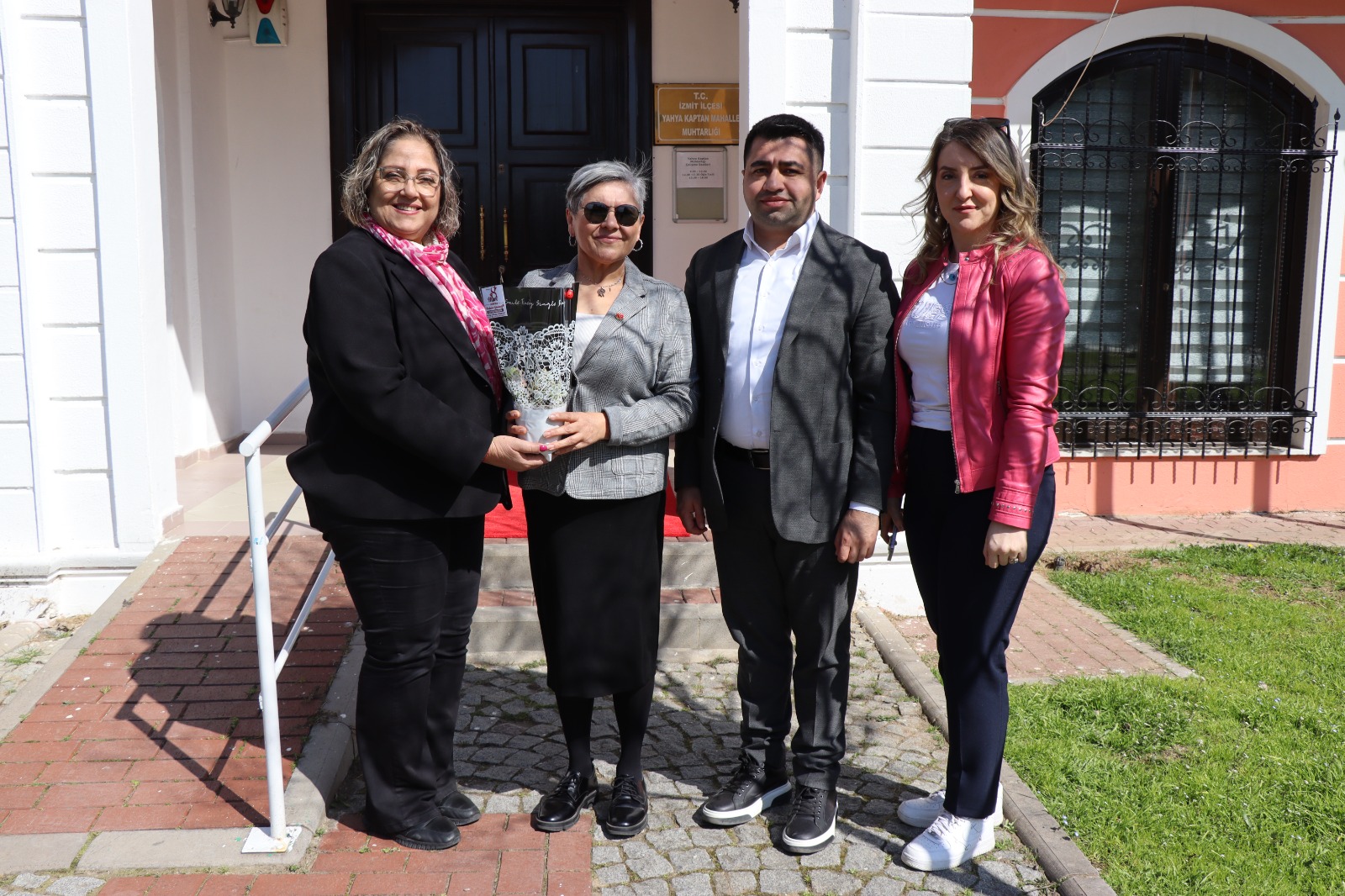 İzmit Belediyesinden kadın muhtarlara 8 Mart ziyareti (2)