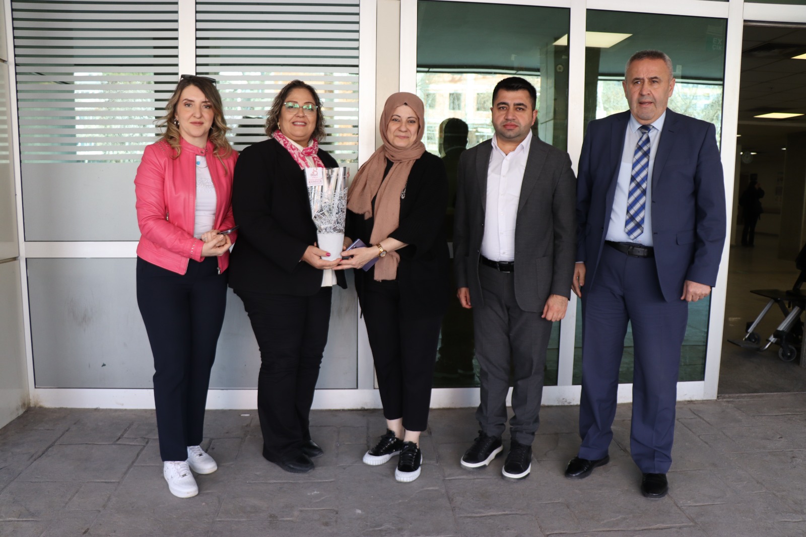 İzmit Belediyesinden kadın muhtarlara 8 Mart ziyareti (5)