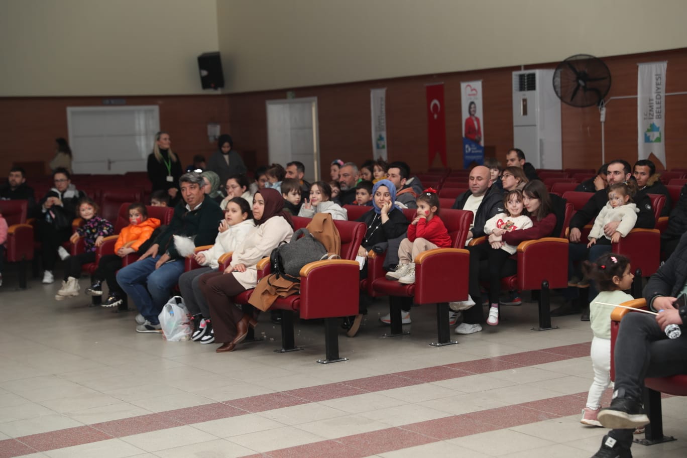 Izmit Belediyesinin Ramazan etkinliklerinde çocuklar doyasiya eglendi (8)