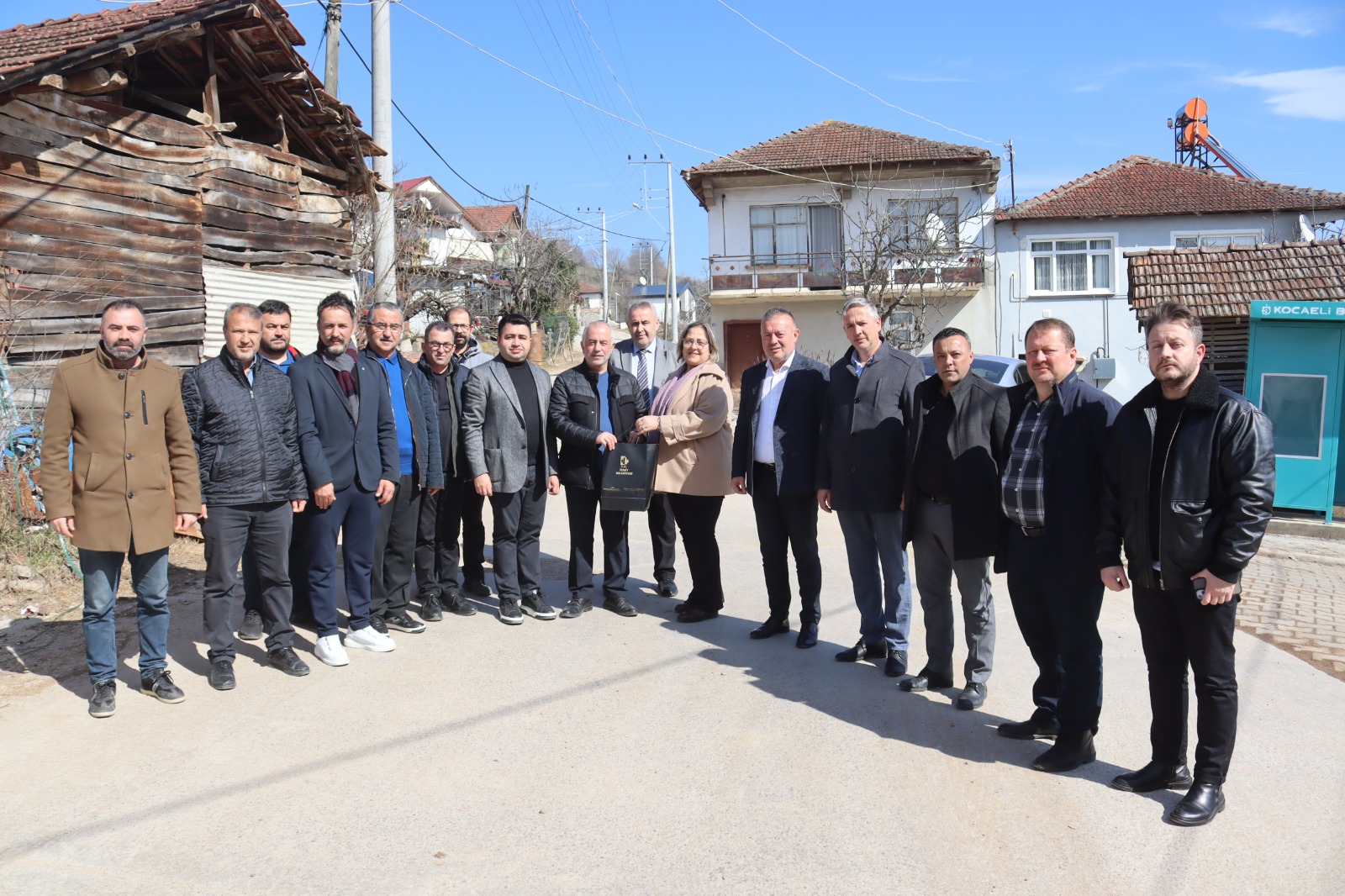İzmit Belediyesinin bu hafta durağı Biberoğlu ve Emirhan Mahalleleri oldu (4)