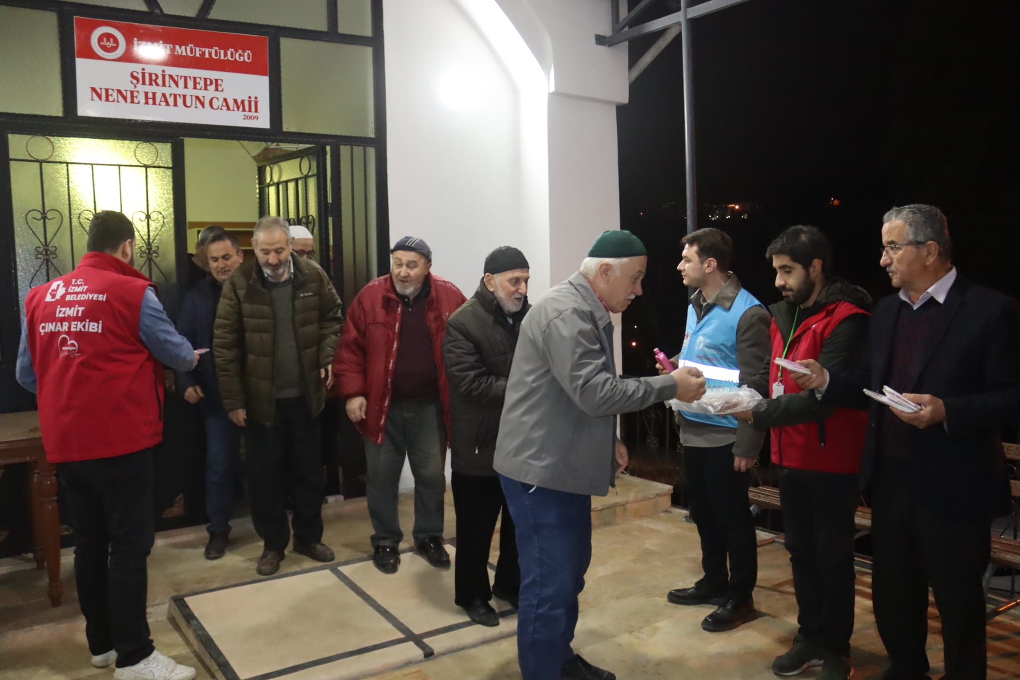 İzmit Belediyesinin teravih durağı Şirintepe Nene Hatun Camii oldu (4)
