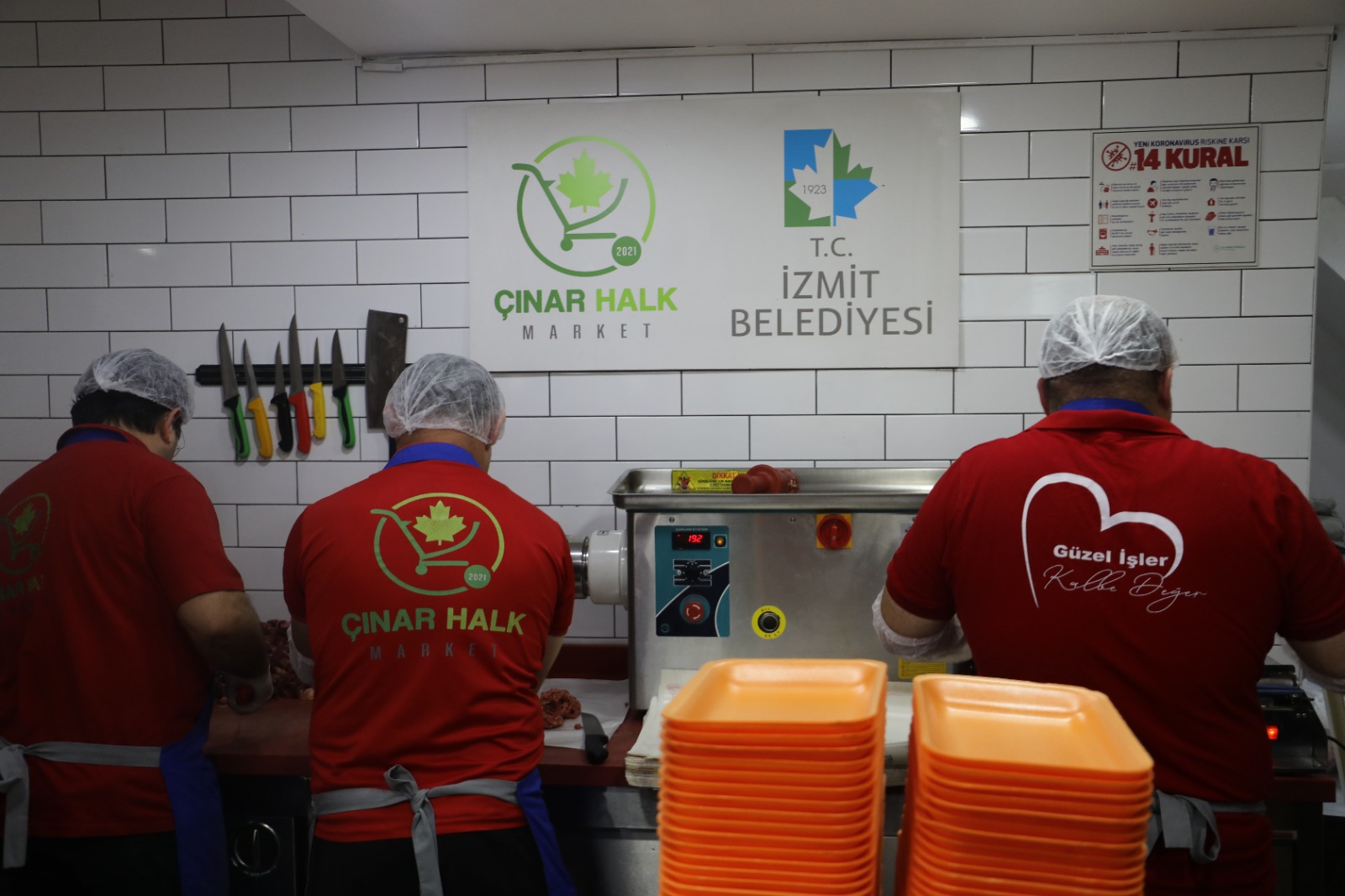 İzmit Halk Et’e büyük ilgi İlk gün stoklar tükendi (5)
