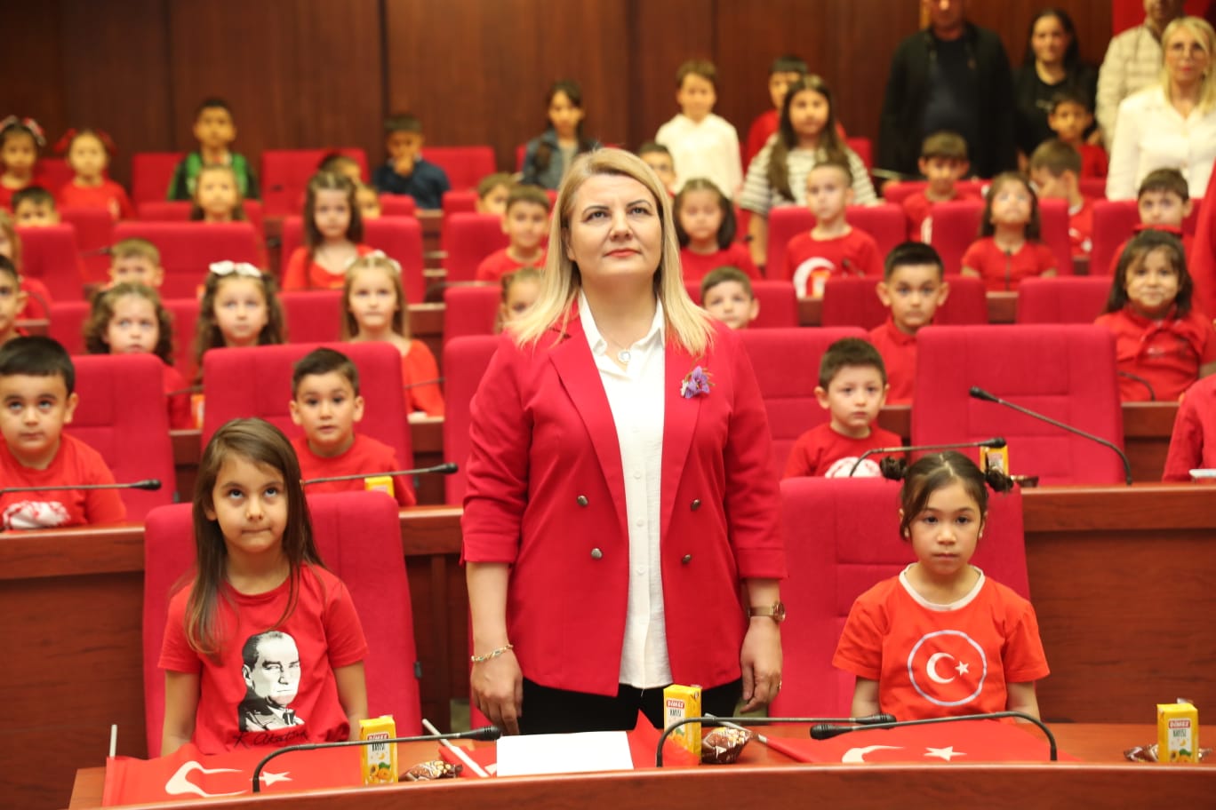 23 Nisan Ulusal Egemenlik ve Çocuk Bayrami özel meclis oturumu (2)