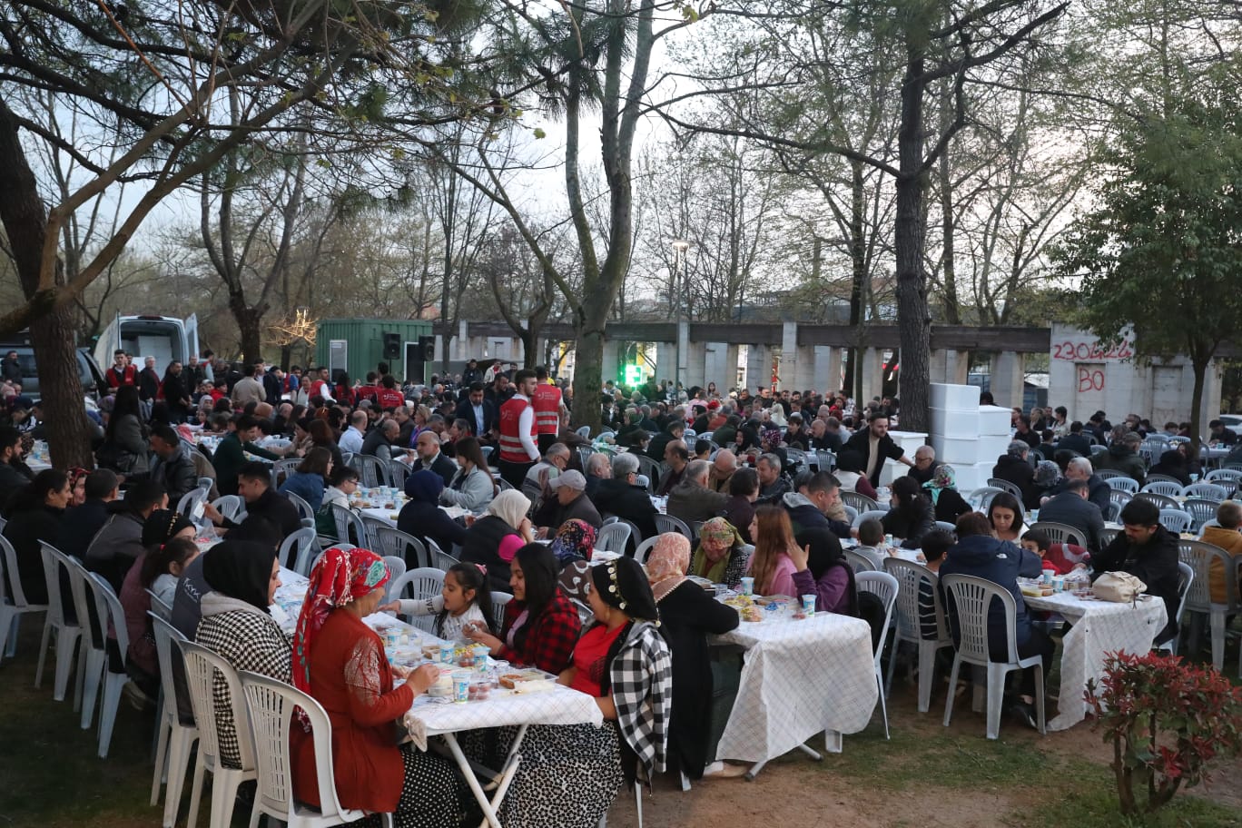 Baskan Hürriyet Gebzeli vatandaslarla halk iftarinda bulustu (6)
