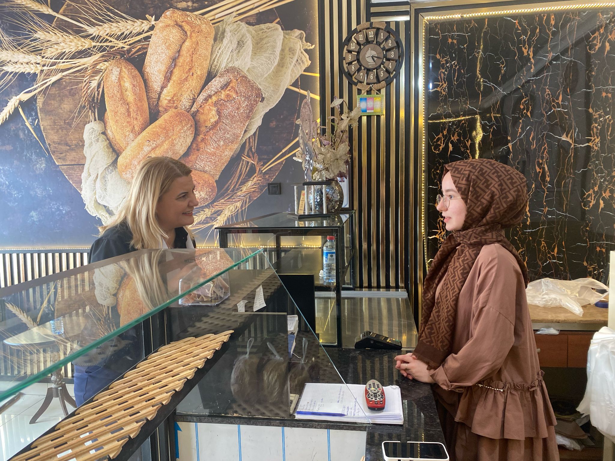 Fatma Baskan, Akmese esnafina hayirli isler diledi (6)