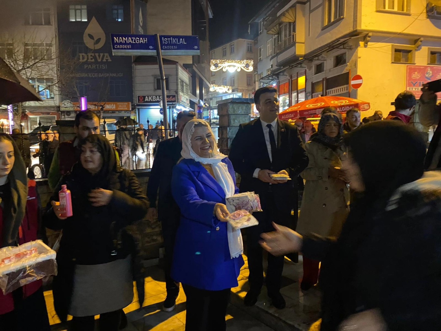 Fatma Baskan, Teravih Çikisi Kandiralilarin Gönlünü Fethetti (2)