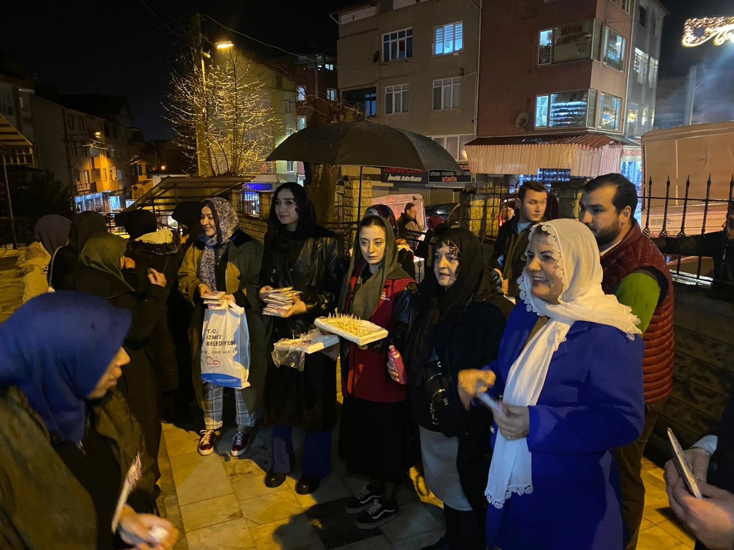 Fatma Baskan, Teravih Çikisi Kandiralilarin Gönlünü Fethetti (4)