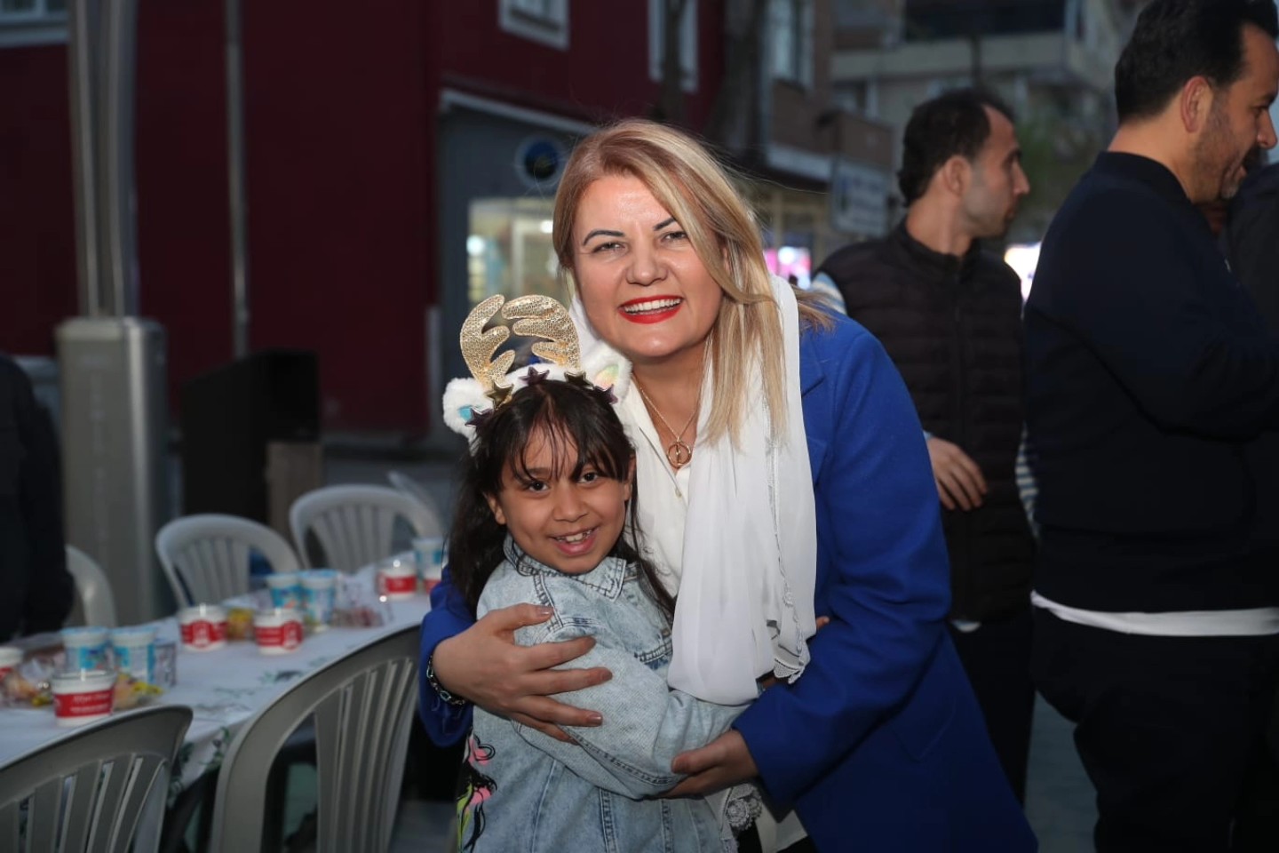Fatma Baskan, halk iftarinda Alikahyalilar ile bulustu (7)