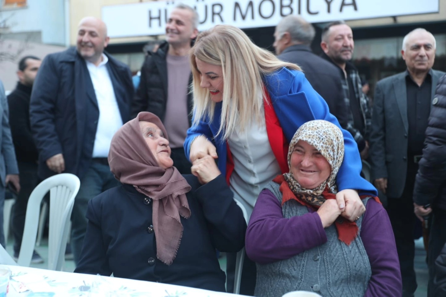 Fatma Baskan, halk iftarinda Alikahyalilar ile bulustu (8)