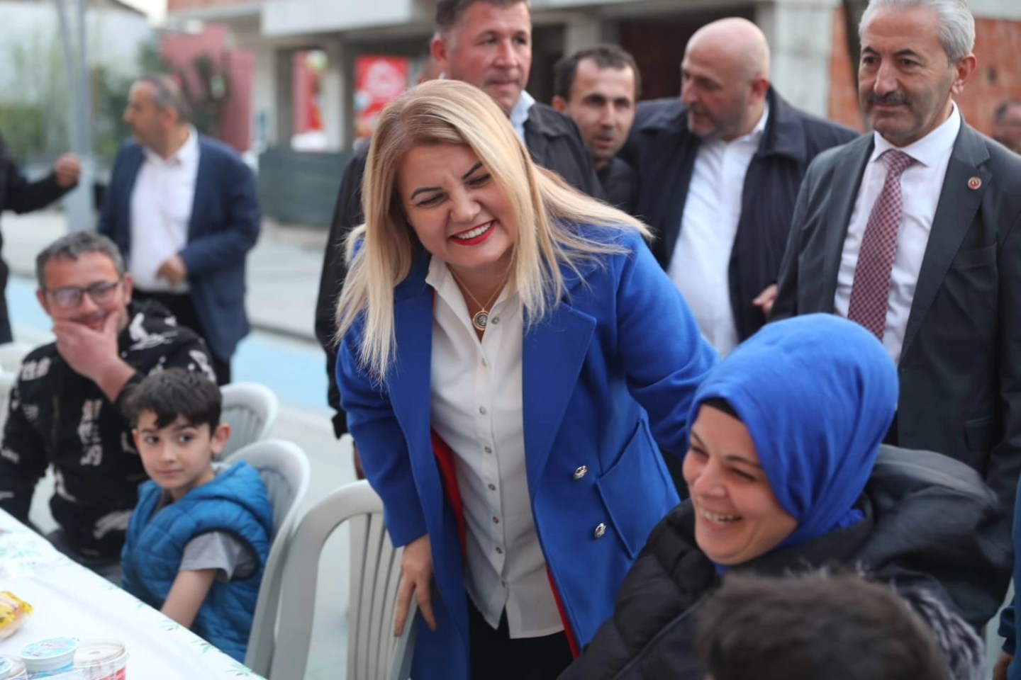 Fatma Baskan, halk iftarinda Alikahyalilar ile bulustu (9)