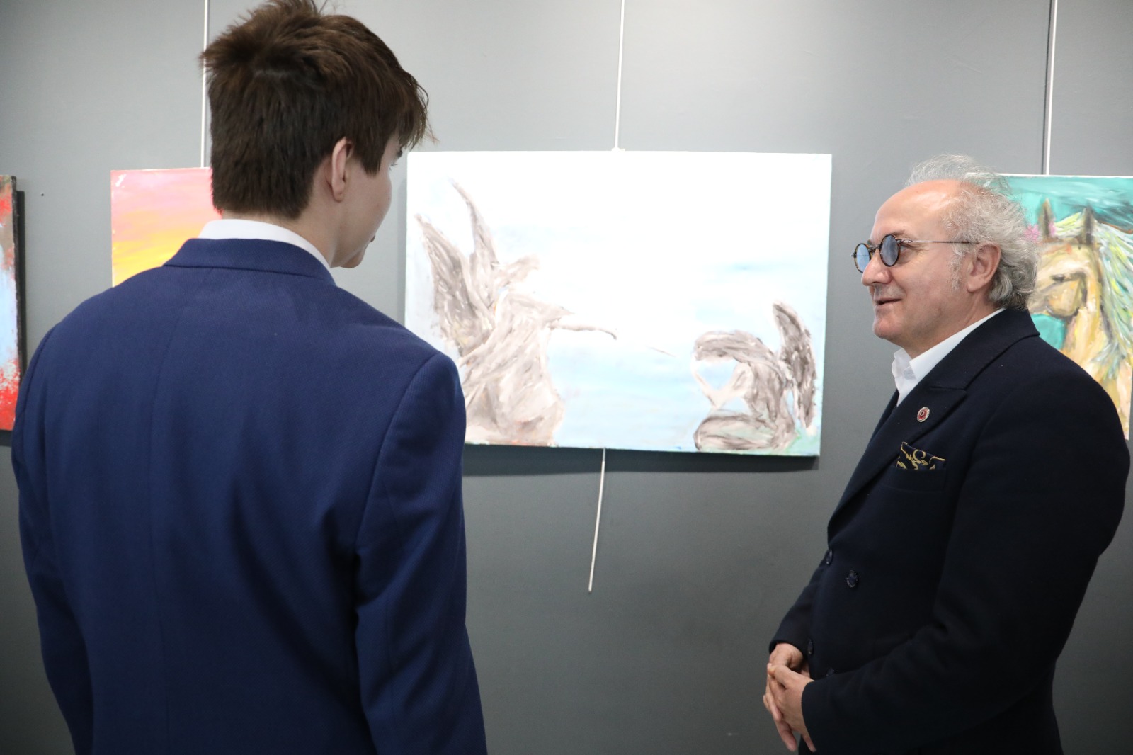 Genç Yusuf Emir Sudan ilk kişisel resim sergisini Nikomedya Sanat Galerisinde açtı (2)