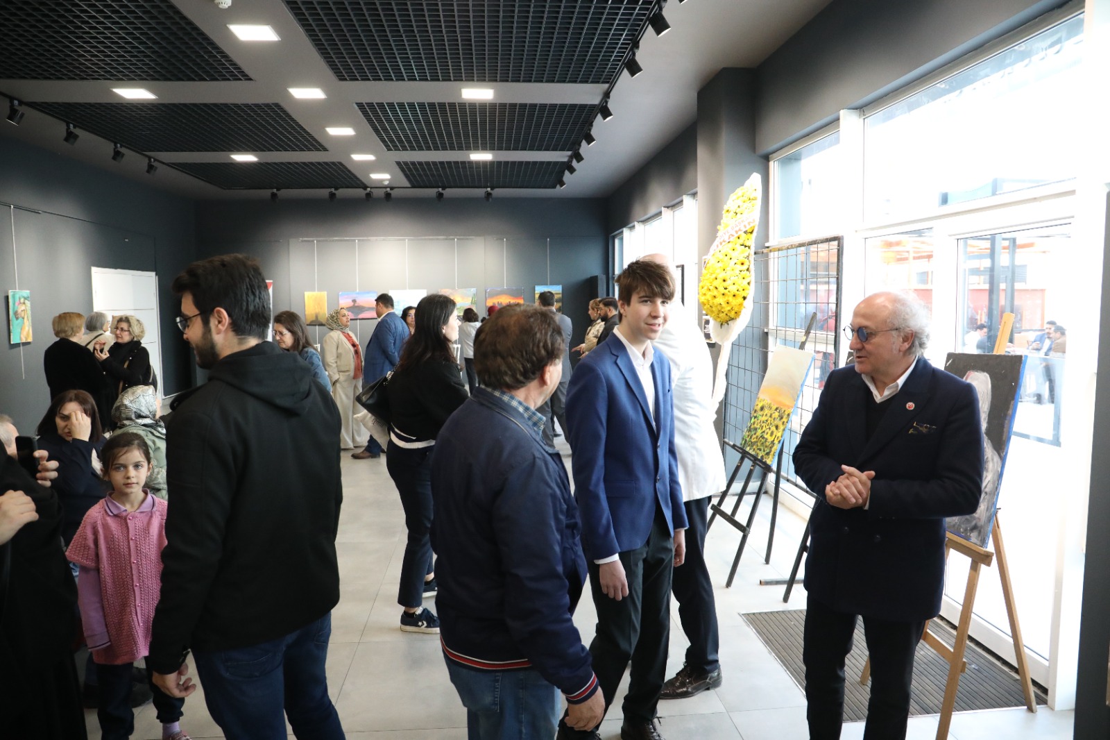 Genç Yusuf Emir Sudan ilk kişisel resim sergisini Nikomedya Sanat Galerisinde açtı (5)