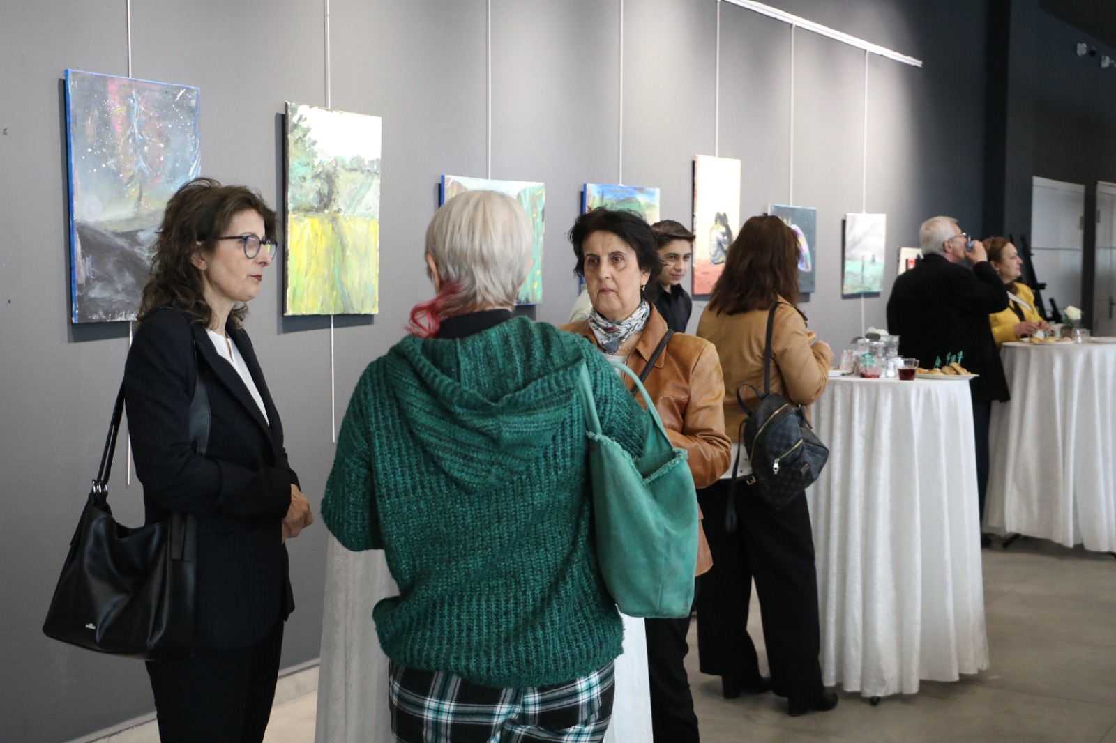 Genç Yusuf Emir Sudan ilk kişisel resim sergisini Nikomedya Sanat Galerisinde açtı (8)