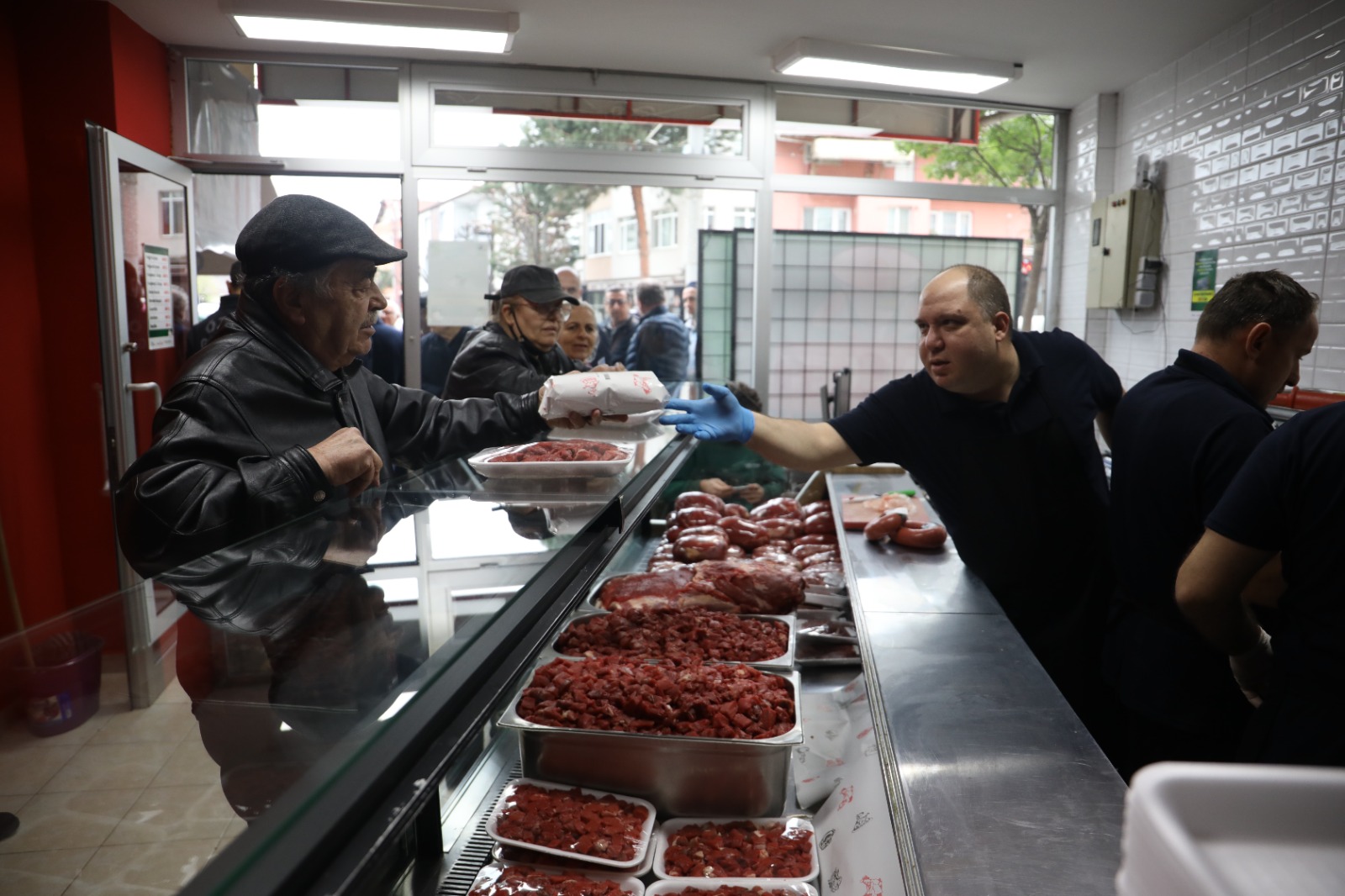 Halk Et, Yenişehir Mahallesi’nde hizmete yoğun ilgiyle başladı (16)