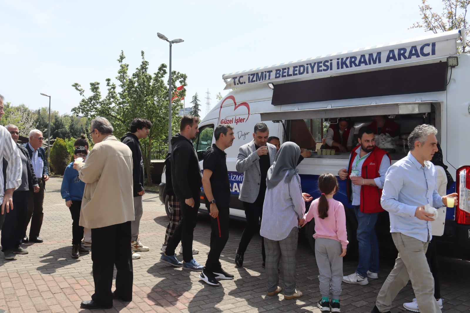 İzmit Belediyesi Cuma buluşmalarında gönül köprüleri kurmaya devam ediyor (3)
