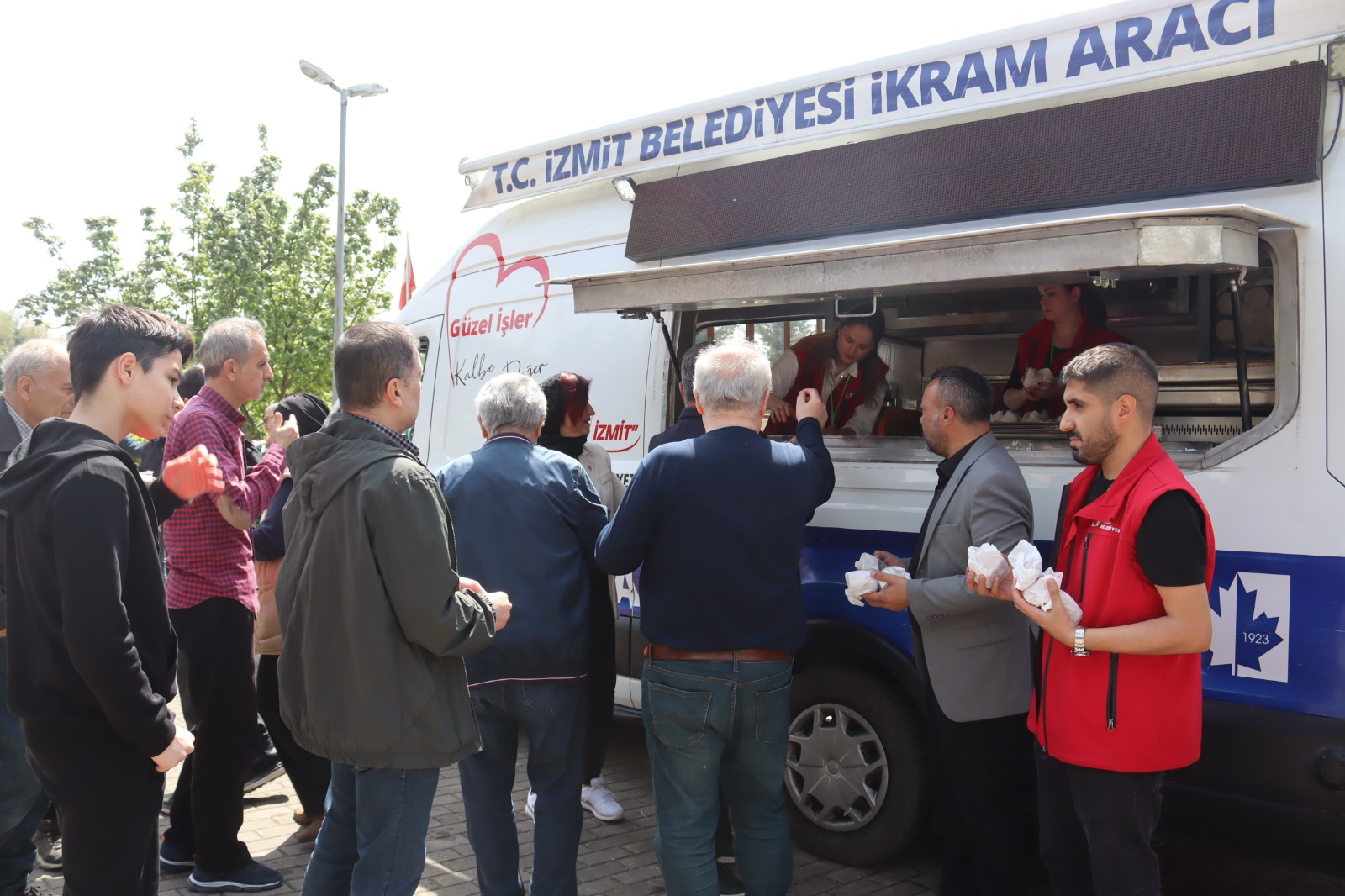 İzmit Belediyesi Cuma buluşmalarında gönül köprüleri kurmaya devam ediyor (4)