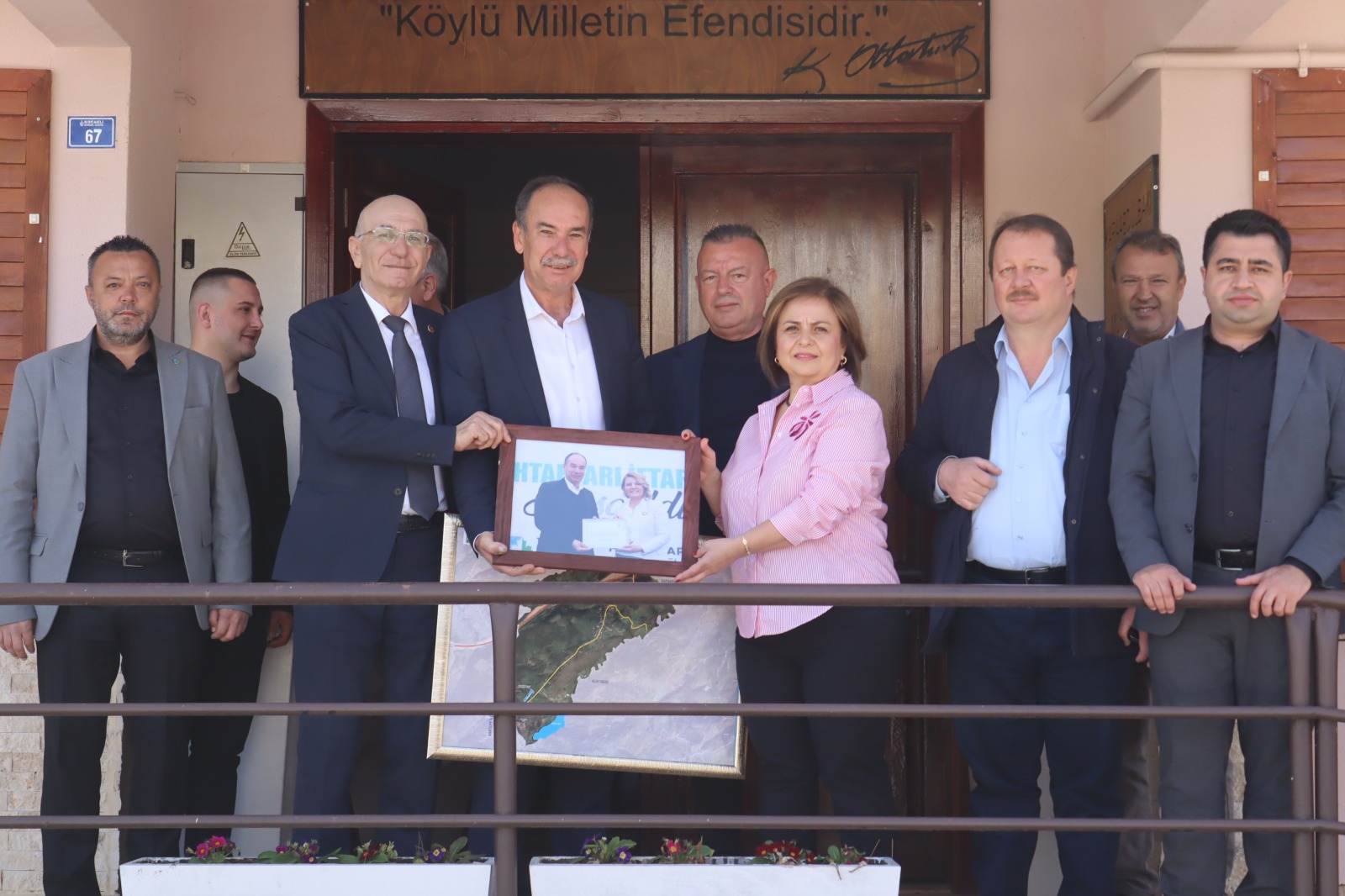 İzmit Belediyesi, Karaabdülbaki Mahallesindeki talepleri yerinde inceledi (3)