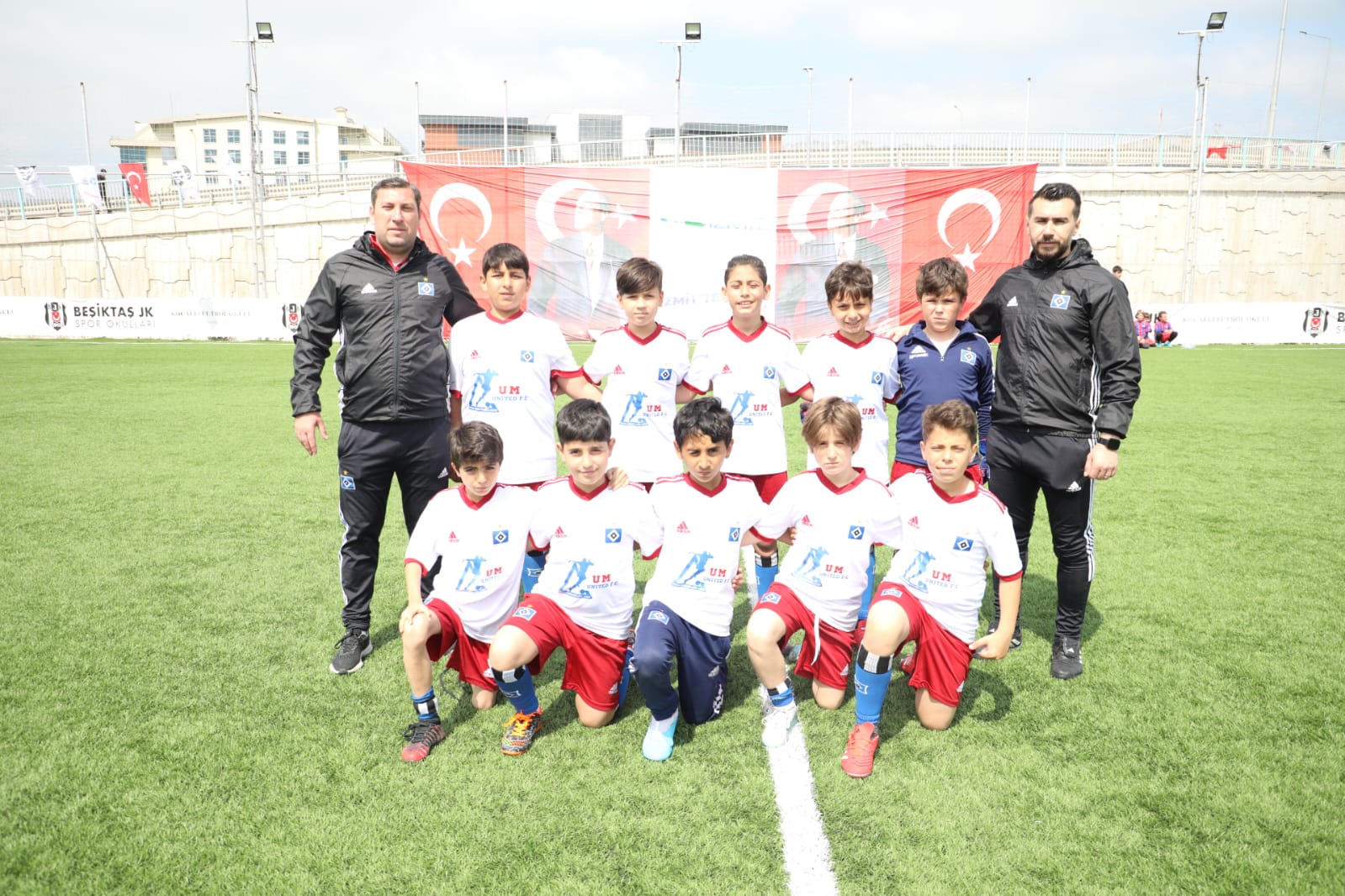 Izmit Belediyesi minik futbolculara bayrami yasatti (1)