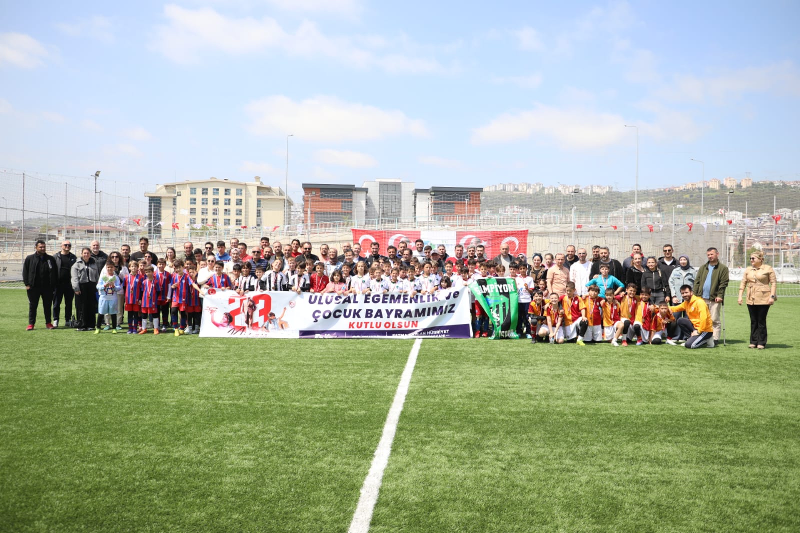 Izmit Belediyesi minik futbolculara bayrami yasatti (10)