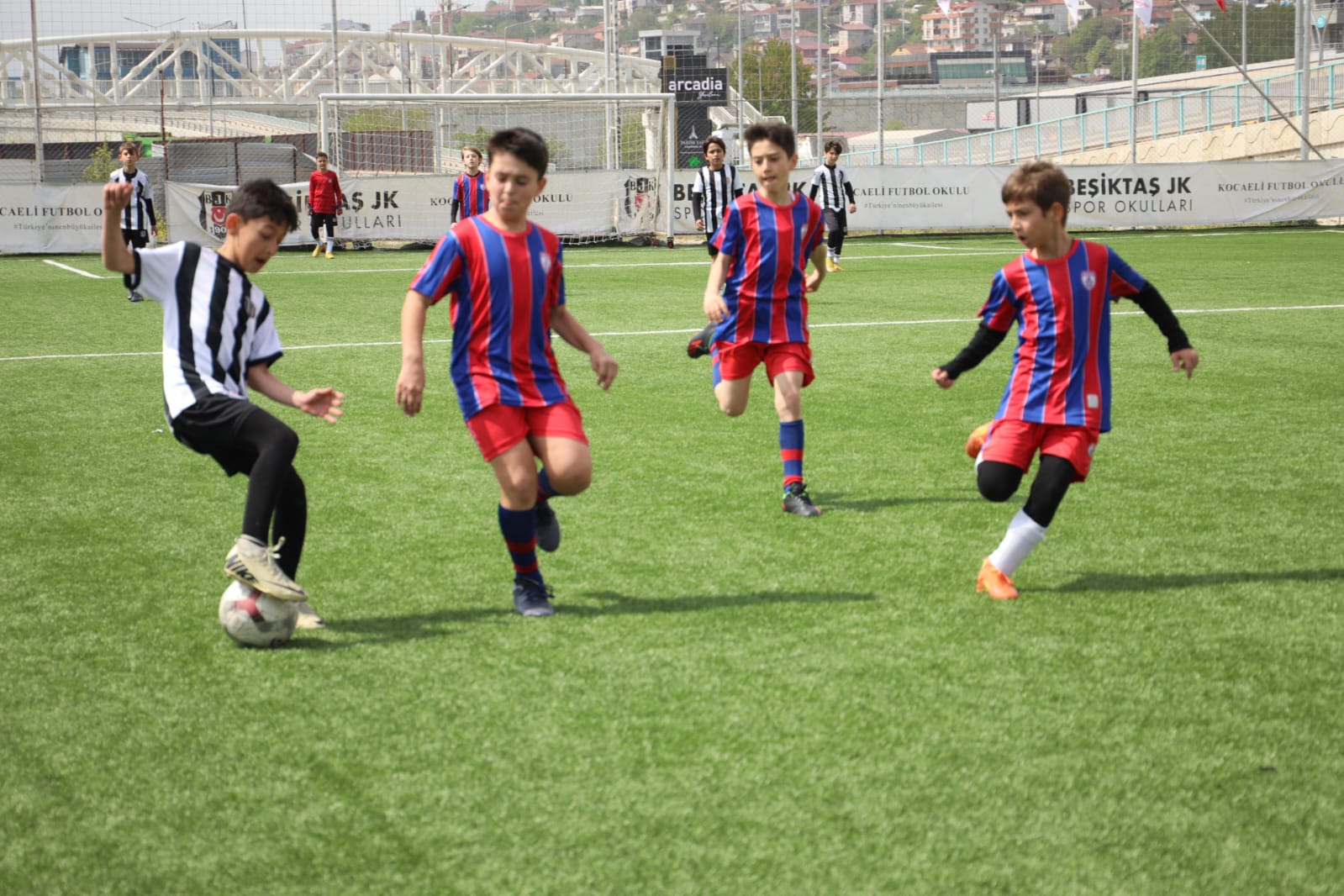 Izmit Belediyesi minik futbolculara bayrami yasatti (3)