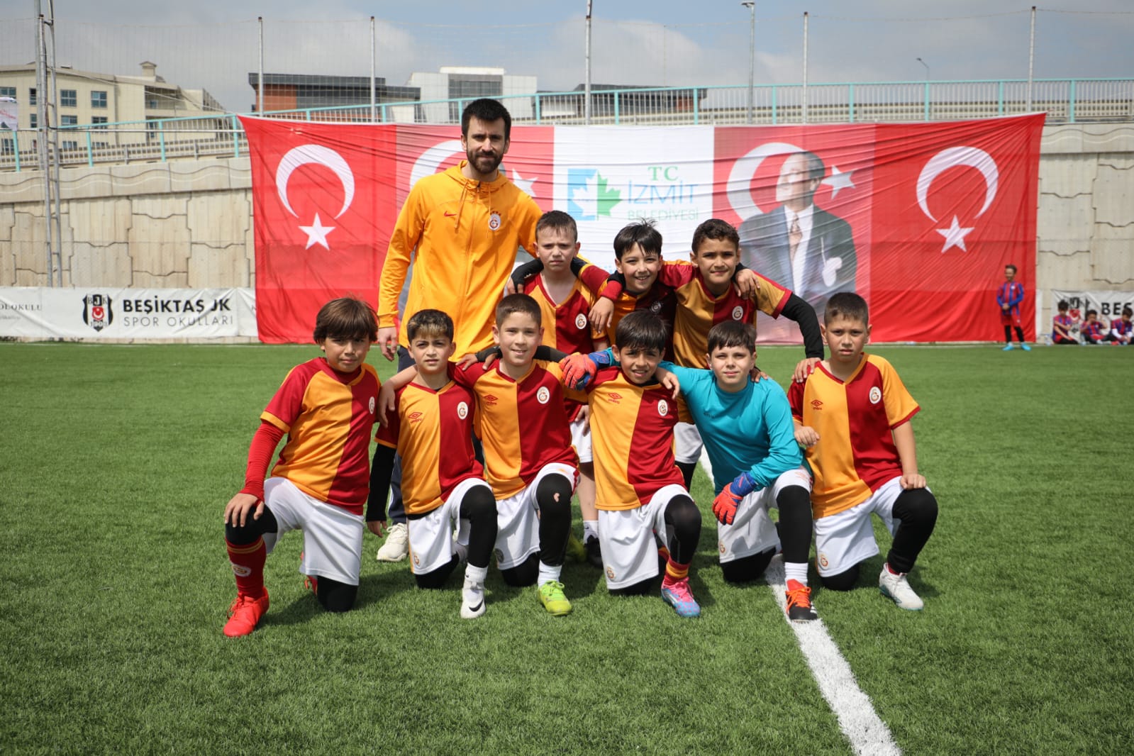 Izmit Belediyesi minik futbolculara bayrami yasatti (4)