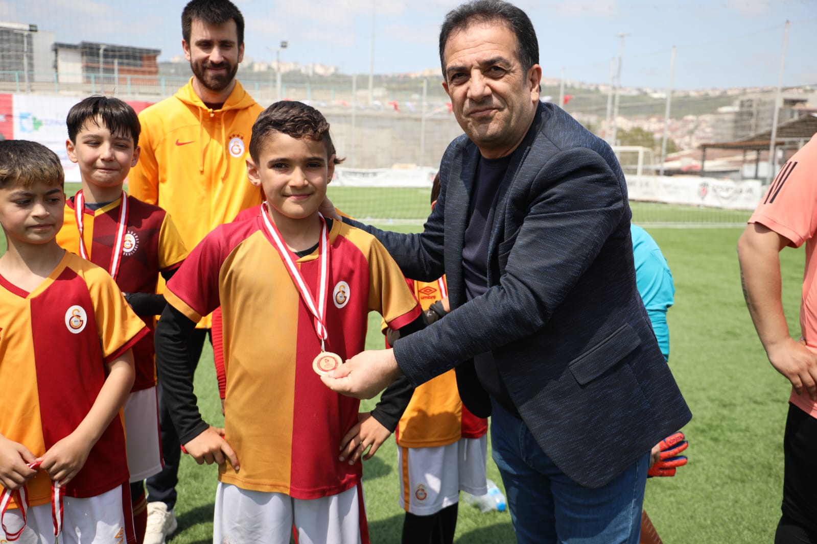 Izmit Belediyesi minik futbolculara bayrami yasatti (7)