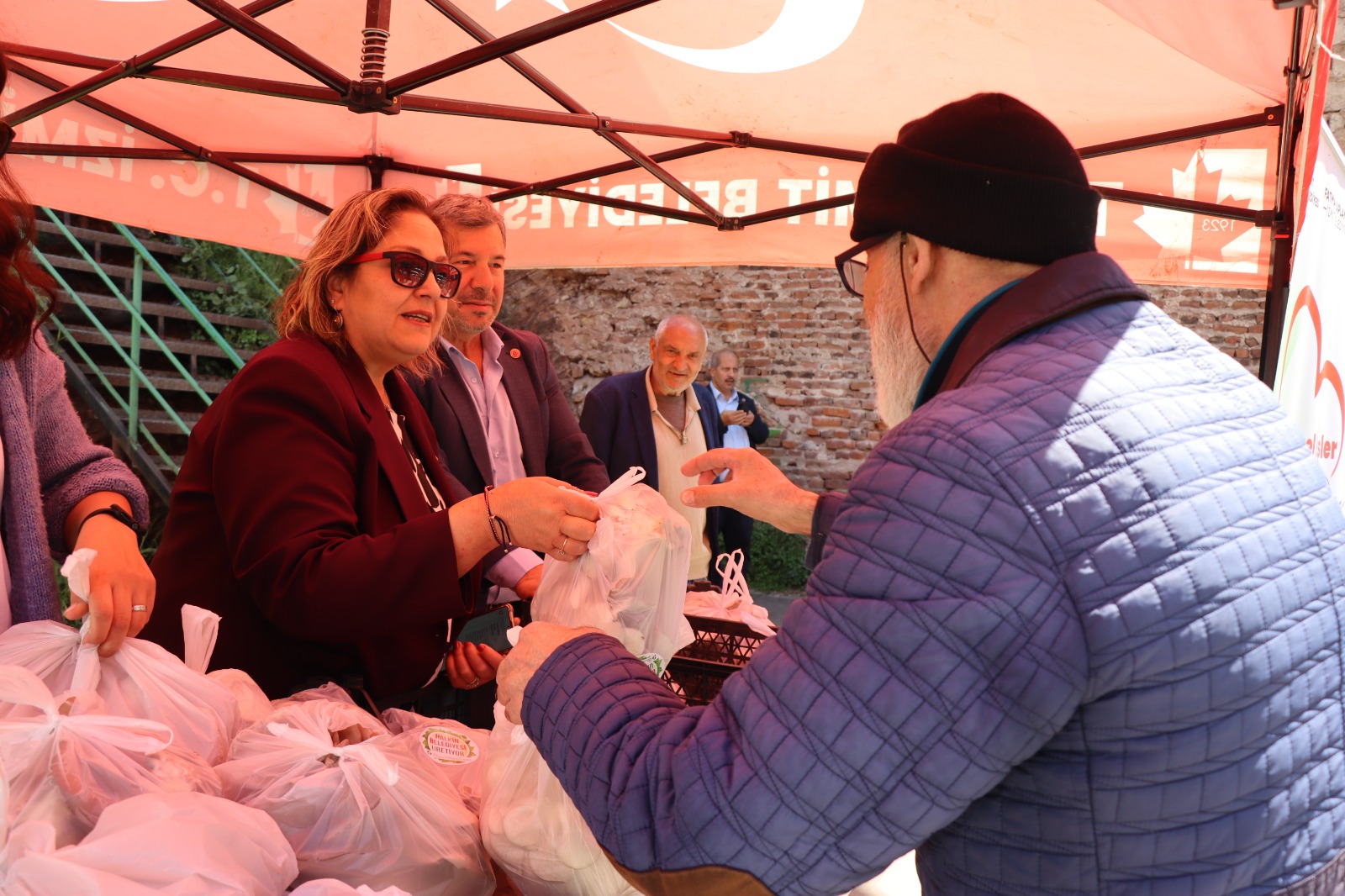 İzmit Belediyesi üretimi mantarlar halkla buluşmaya devam ediyor (9)