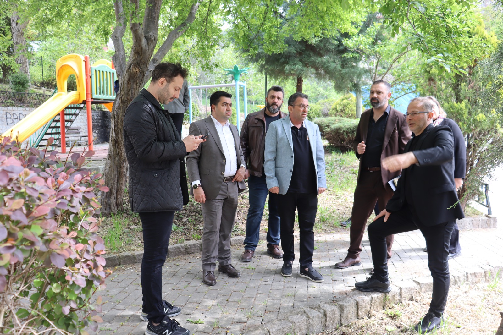 Izmit Belediyesi yetkilileri Turgut Mahallesindeki çalismalari yerinde inceledi (3)